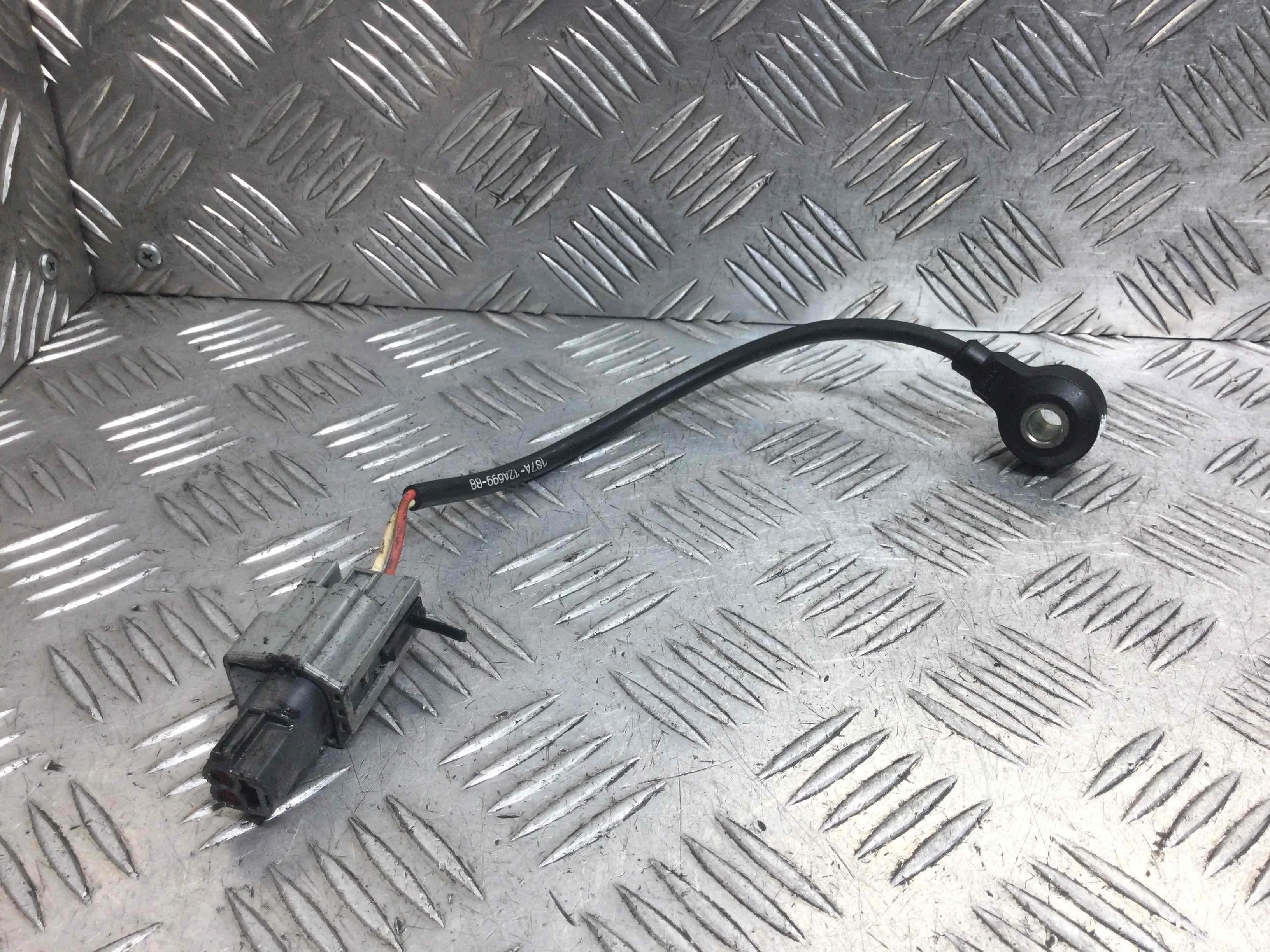 Датчик детонации Ford Focus 2 поколение [рестайлинг] (2008-2011) бензин 1.8 i Механика