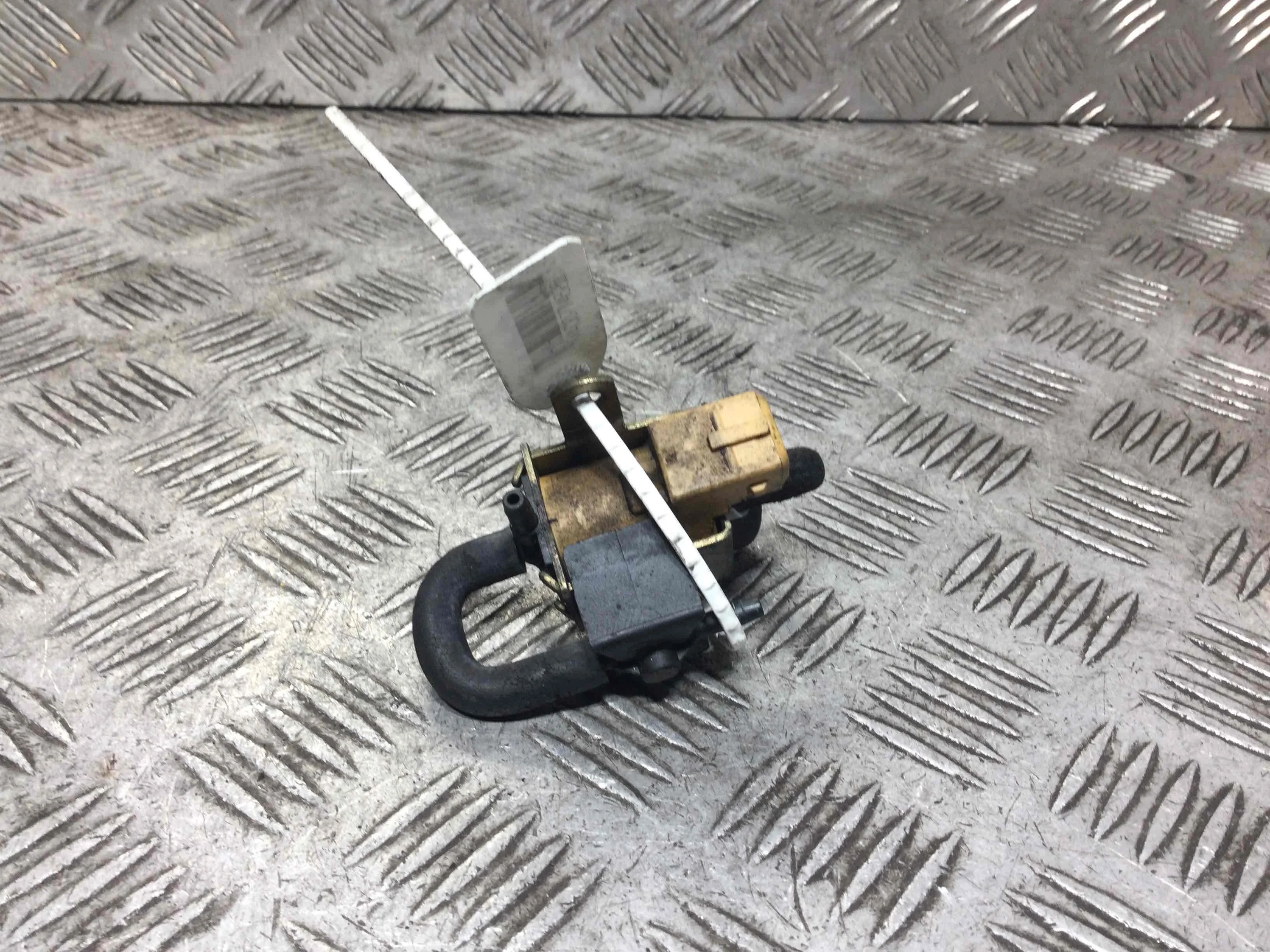 Клапан электромагнитный Volkswagen Golf 4 поколение (1997-2004) бензин 1.4 i Механика Х/б