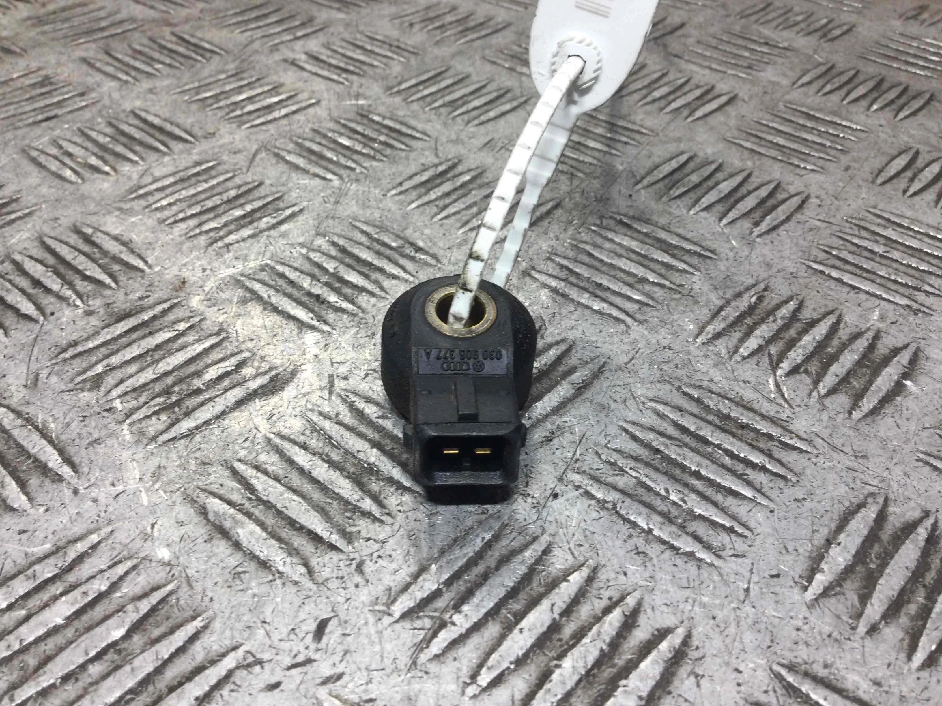 Датчик детонации Volkswagen Golf 4 поколение (1997-2004) бензин 1.4 i Механика Х/б