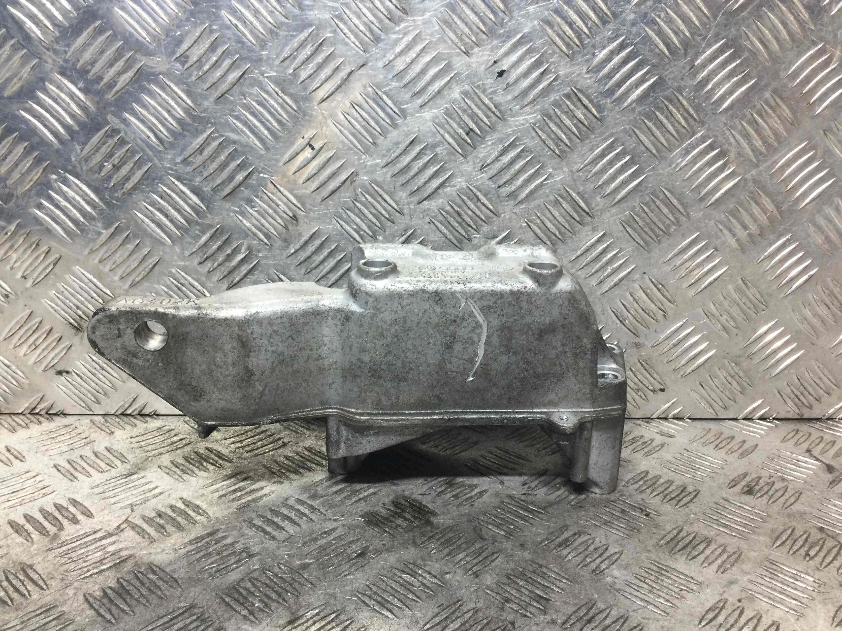 Кронштейн двигателя Volkswagen Golf 4 поколение (1997-2004) бензин 1.6 i Механика Х/б