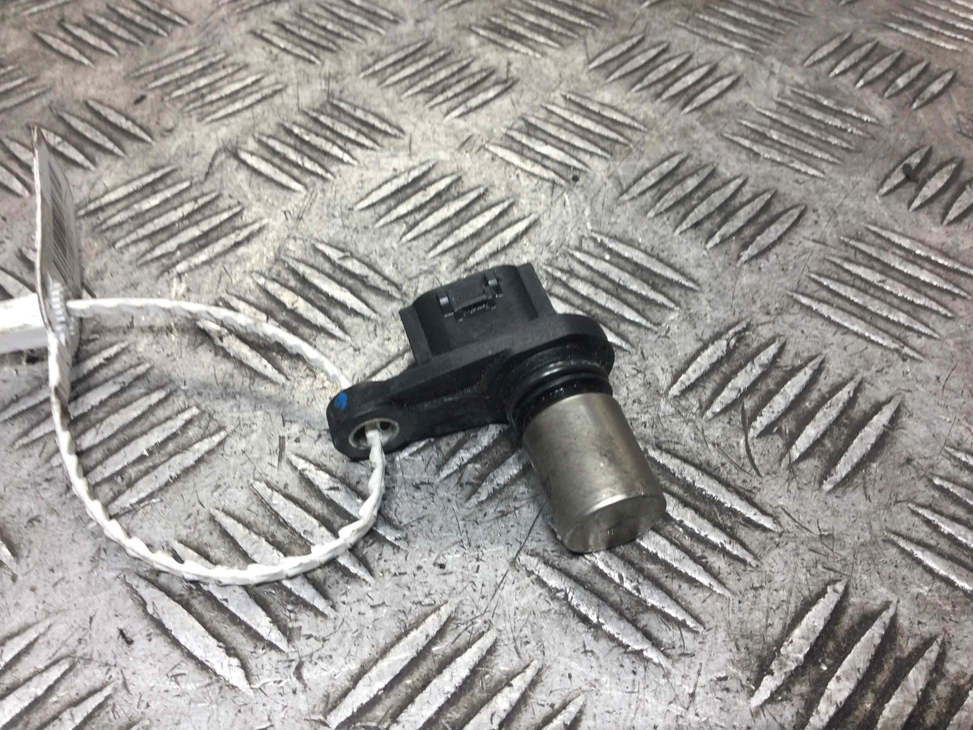 Датчик коленвала Daihatsu Materia 1 поколение 2006 - 2012 бензин 1.3 i Механика Минивэн