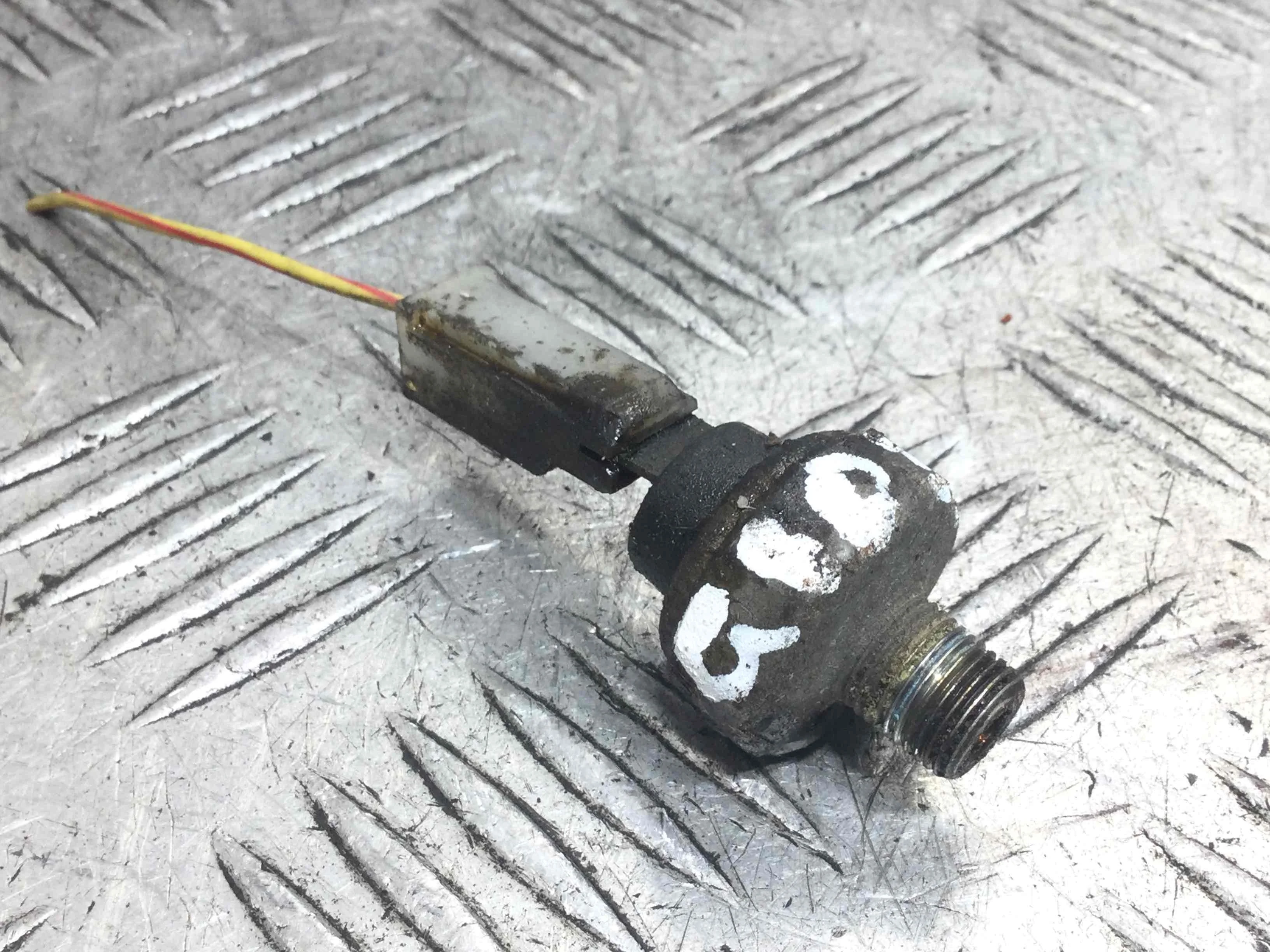 Датчик давления масла Mazda Demio 1996-2000 1 поколение бензин 1.3 i Механика Минивэн