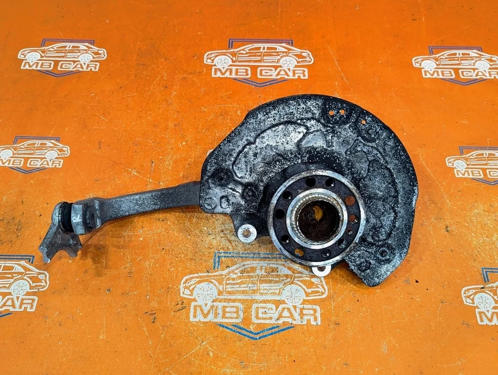 Кулак поворотный передний правый Mercedes-Benz