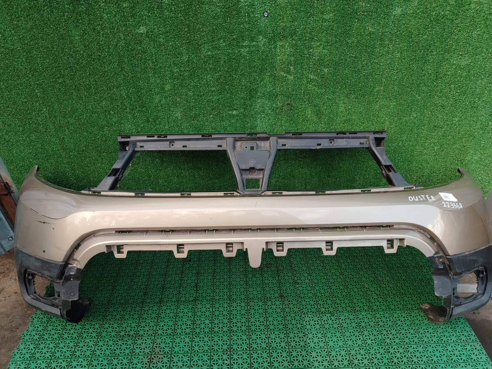 Бампер RENAULT DUSTER 2 2021- передний золотой б/у