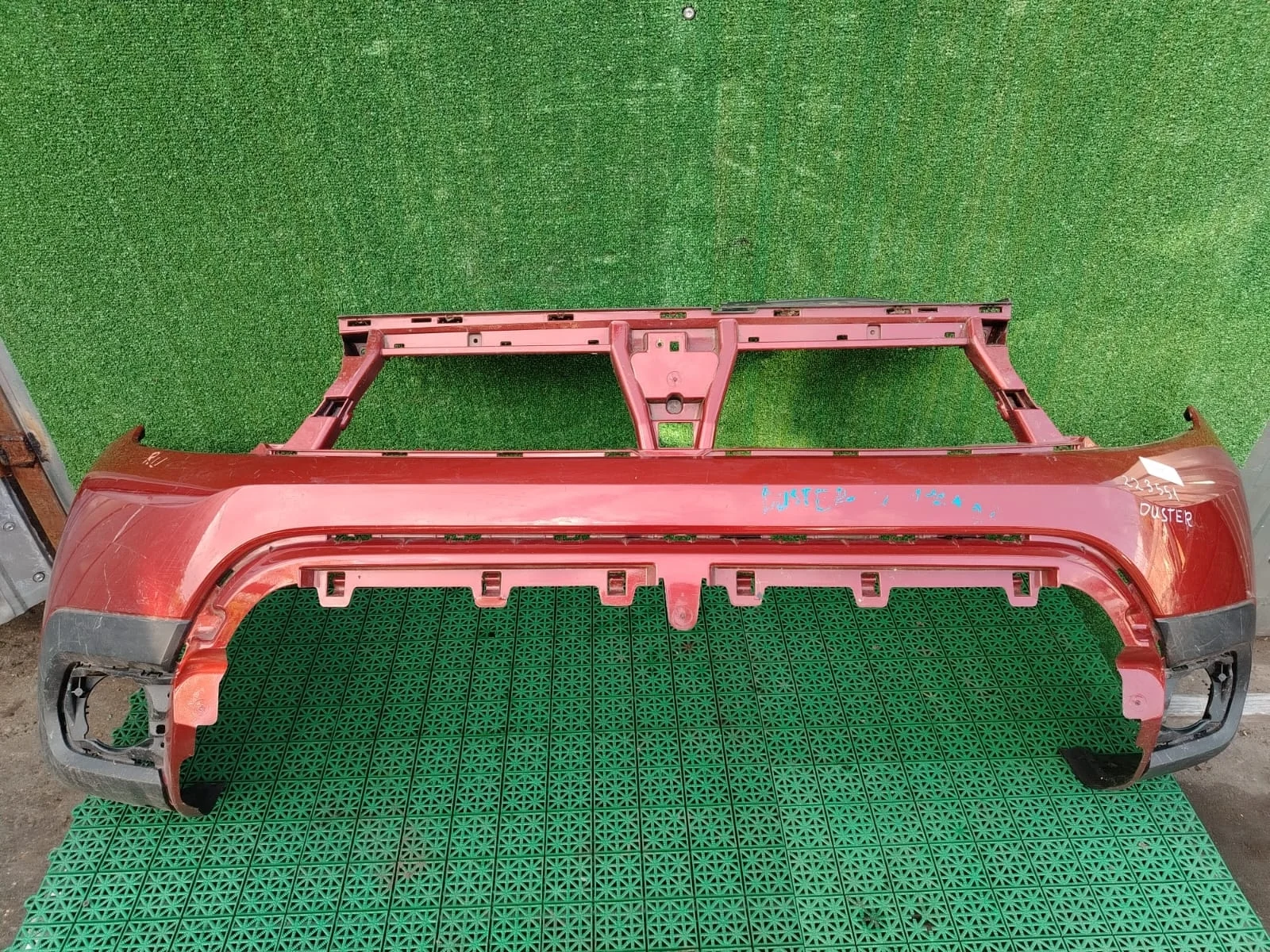Бампер RENAULT DUSTER 2 2021- передний красный б/у