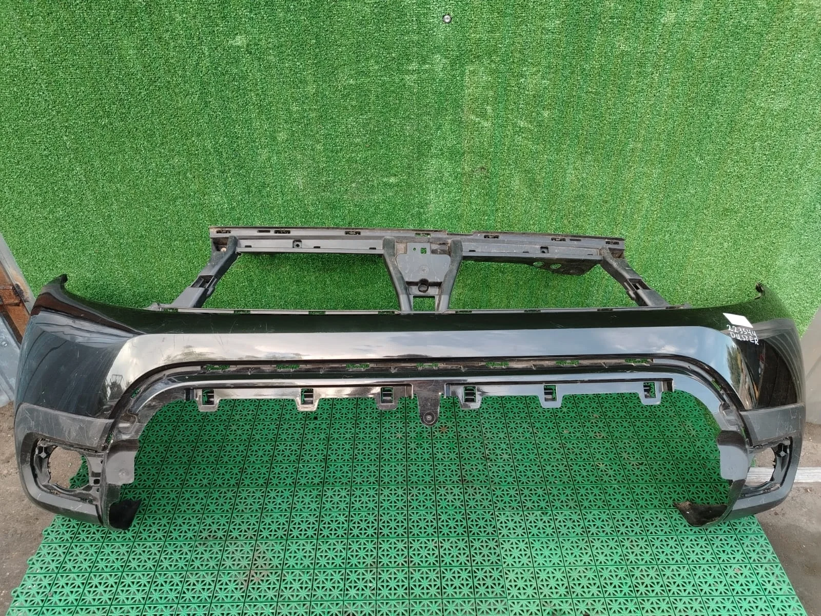 Бампер RENAULT DUSTER 2 2021- передний под парктронник чёрный б/у