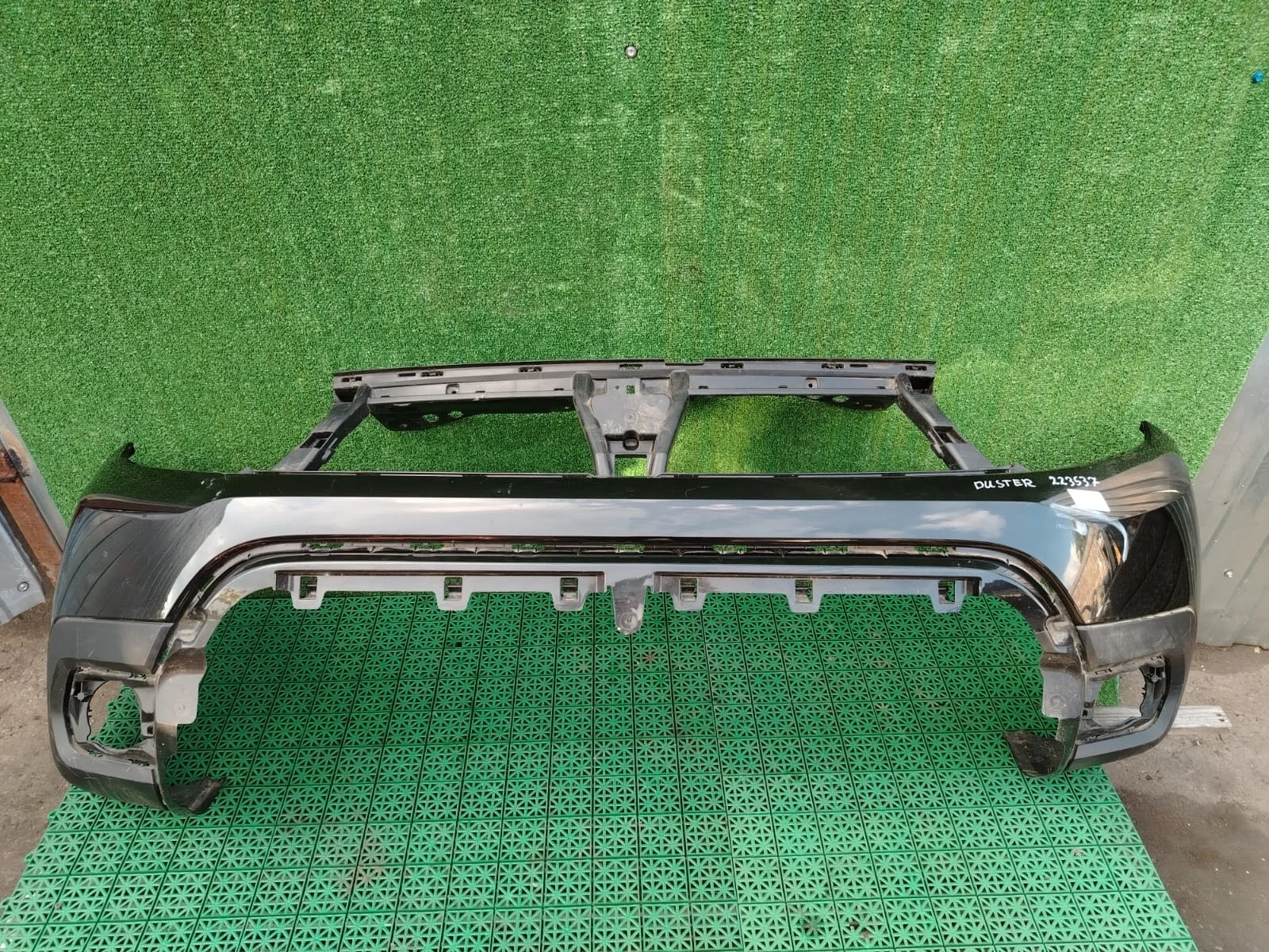 Бампер RENAULT DUSTER 2 2021- передний чёрный б/у