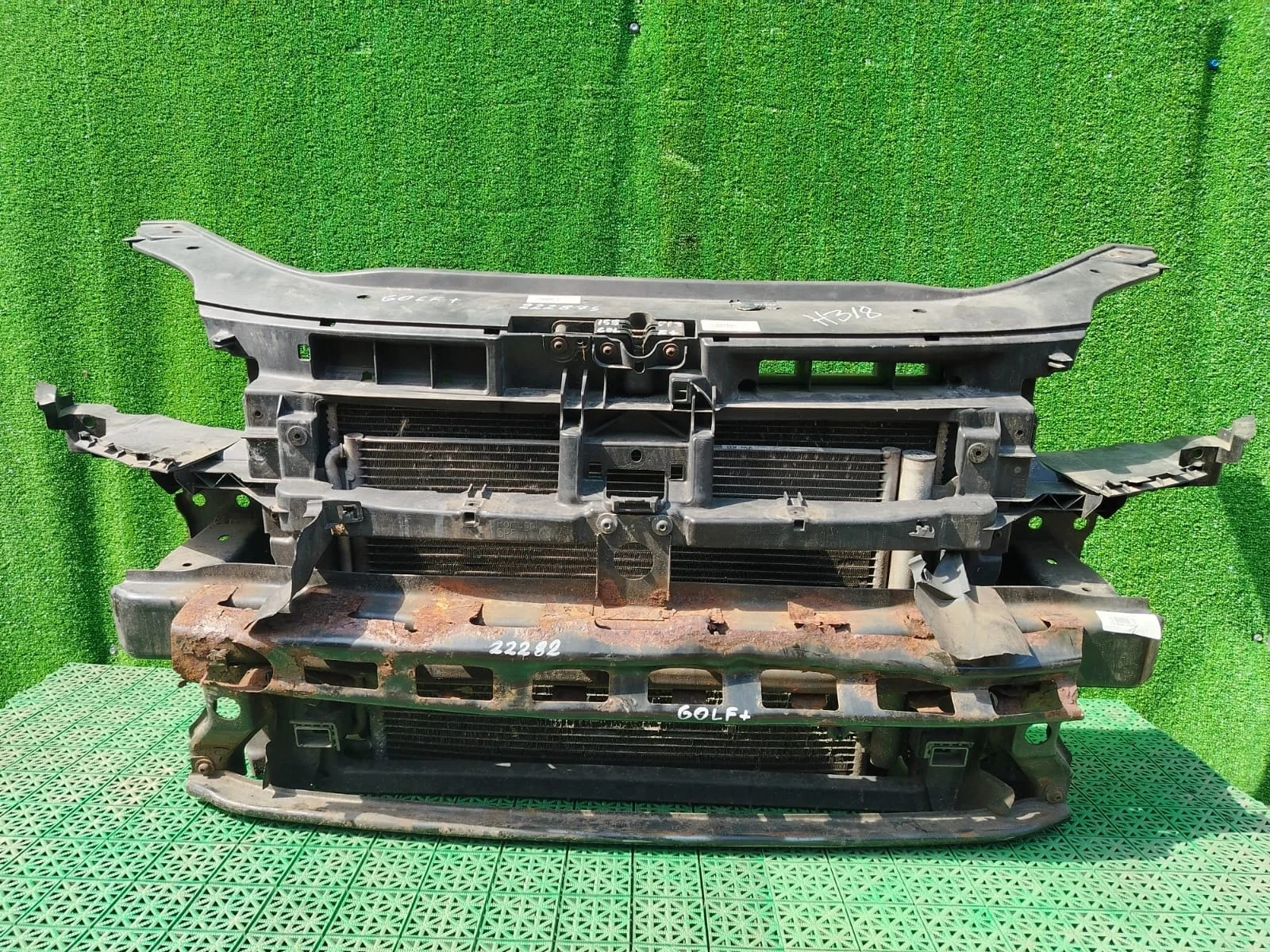 Усилитель бампера VOLKSWAGEN GOLF 5+ 2005- передний б/у GOLF 5+(2005-2014)