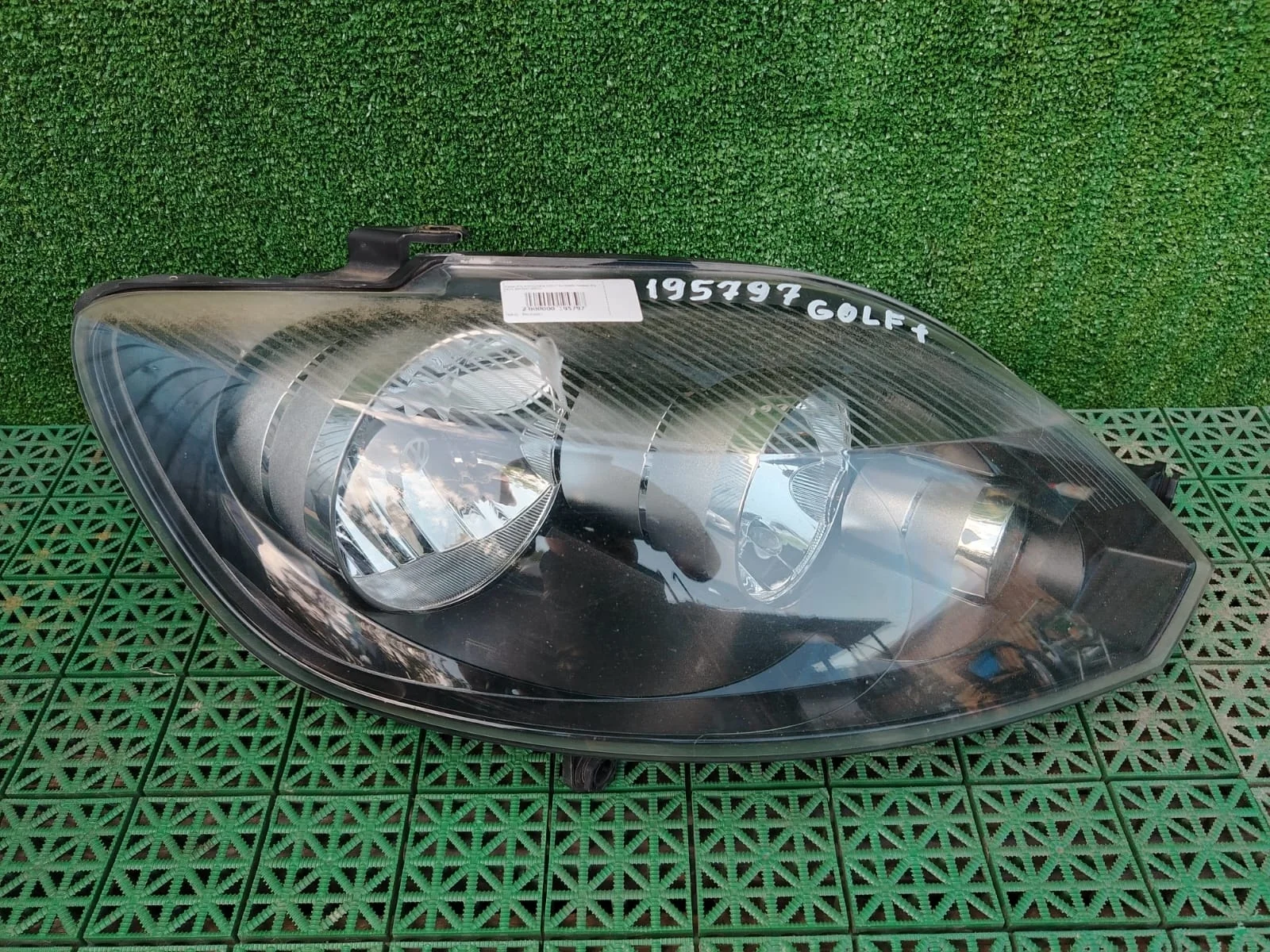 Фара VOLKSWAGEN GOLF 5+ 2009- правая б/у GOLF 5+(2005-2014)