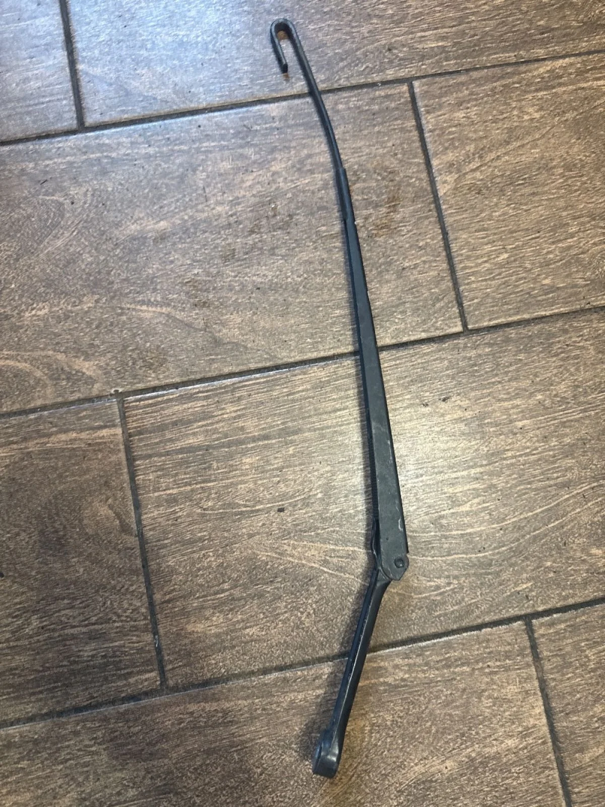 Поводок стеклоочистителя передний правый Audi A6 C5 (1997—2001)