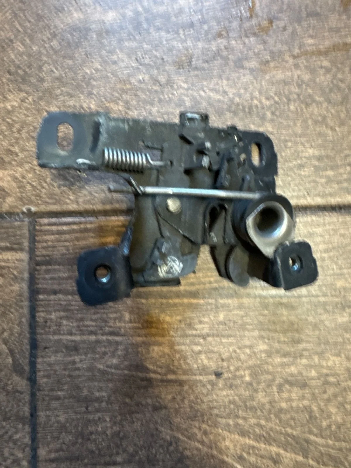 Замок капота Audi A6 C4 (1994—1997)