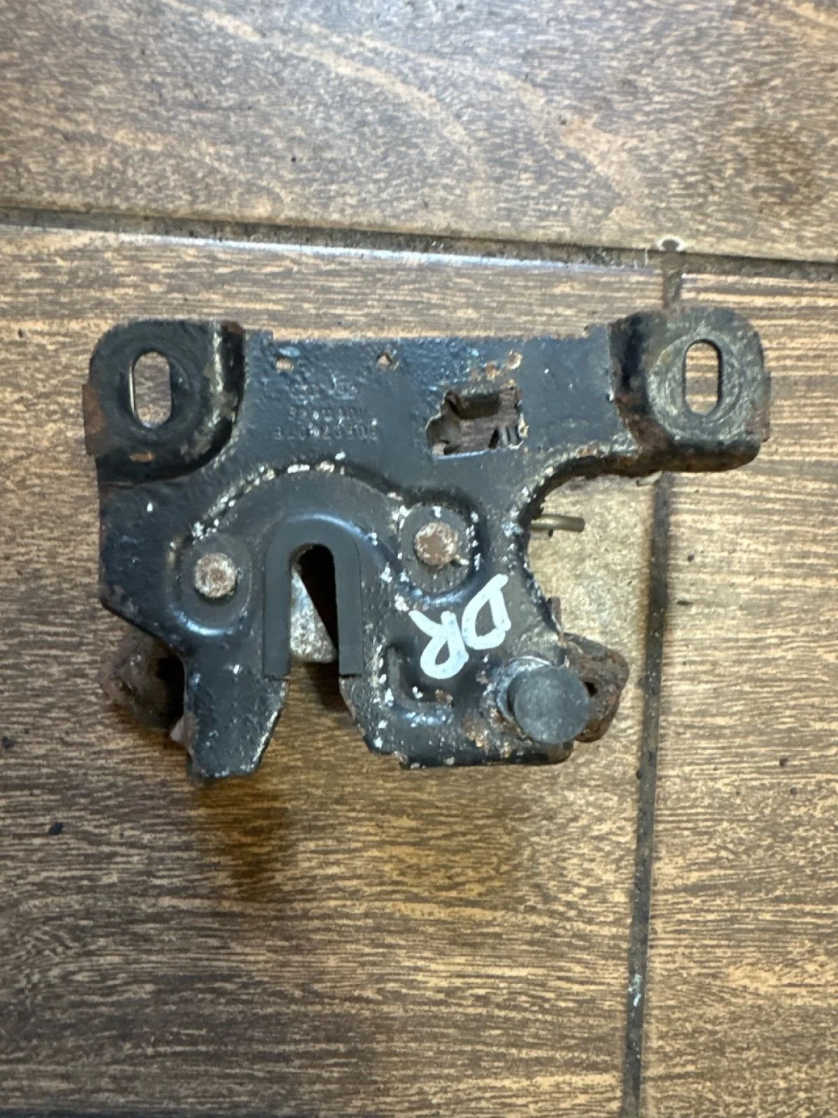 Замок капота Audi A6 C4 (1994—1997)