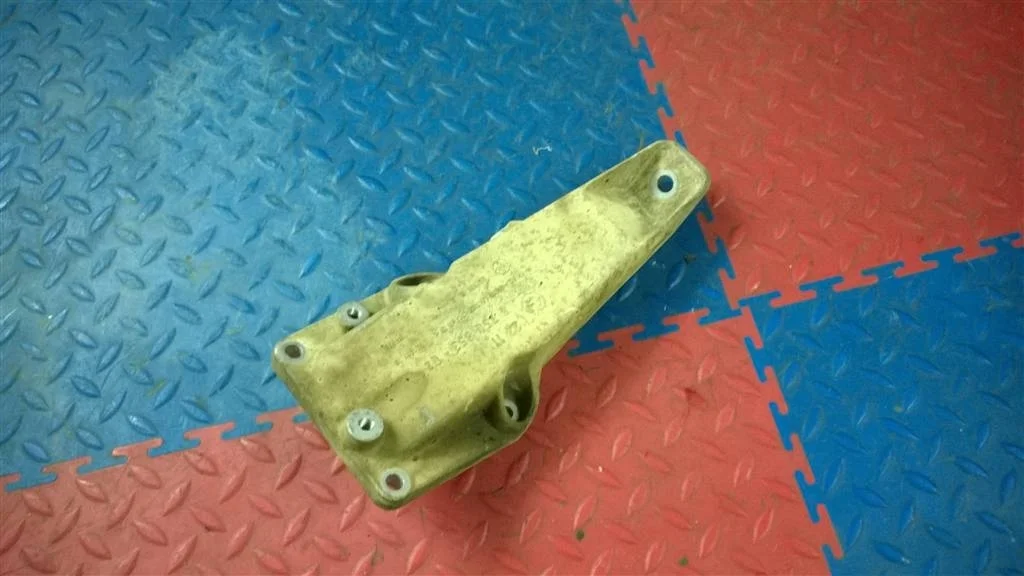 кронштейн двигателя BMW X3 E83  M54B30 231лс 3.0i