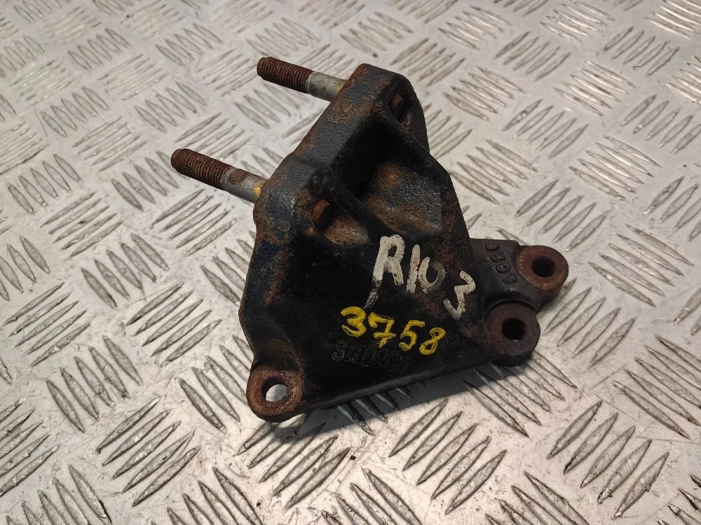 Кронштейн опоры двигателя правый Kia Rio III