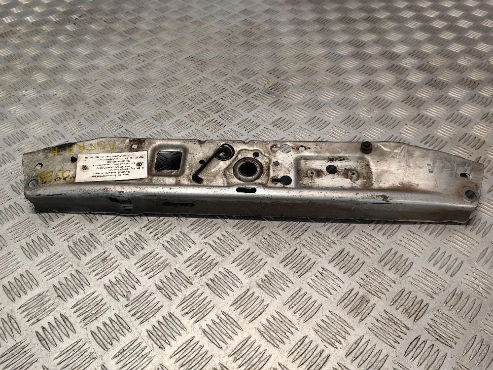 Панель передняя Opel Astra H