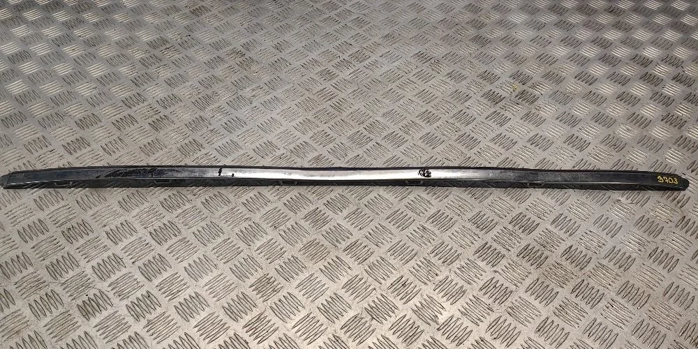 Молдинг заднего бампера Volkswagen Passat B7