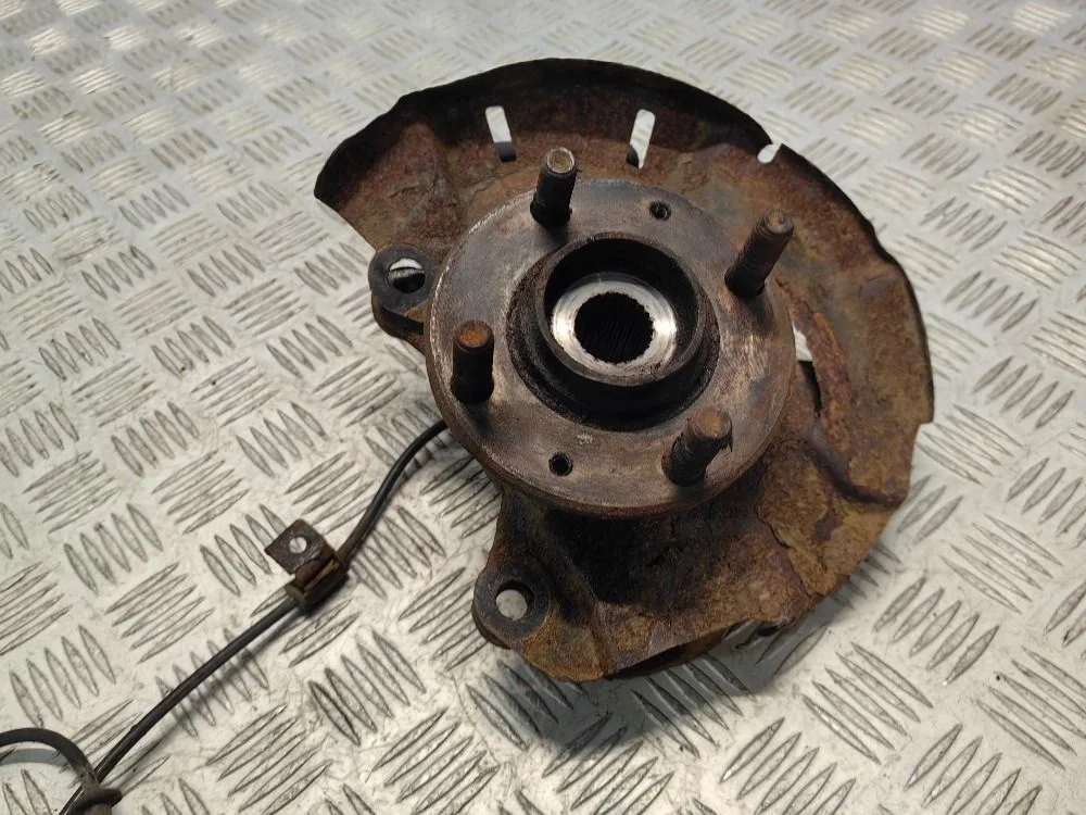 Кулак поворотный передний левый Hyundai Solaris I