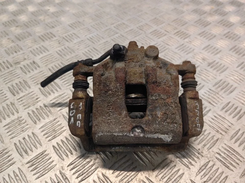 Суппорт передний правый Hyundai Solaris I