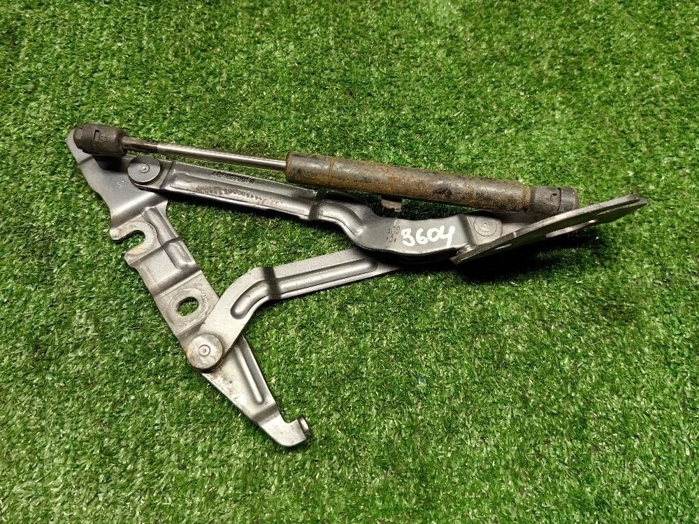 Петля крышки багажника левая Audi A6 C5