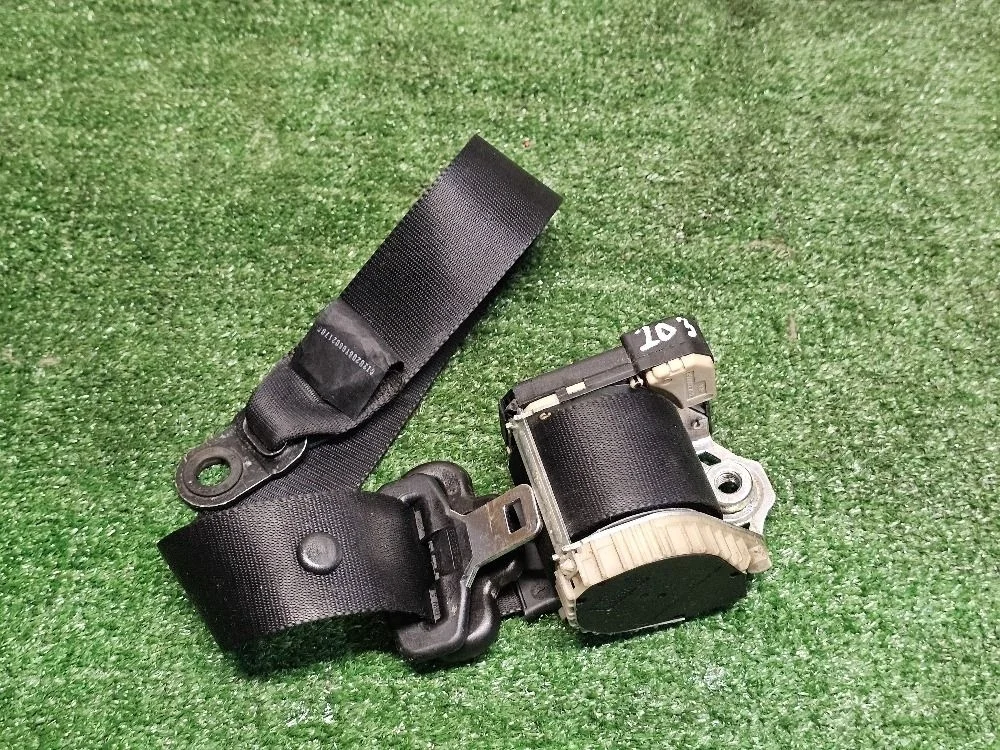 Ремень безопасности передний правый Ford Focus 2