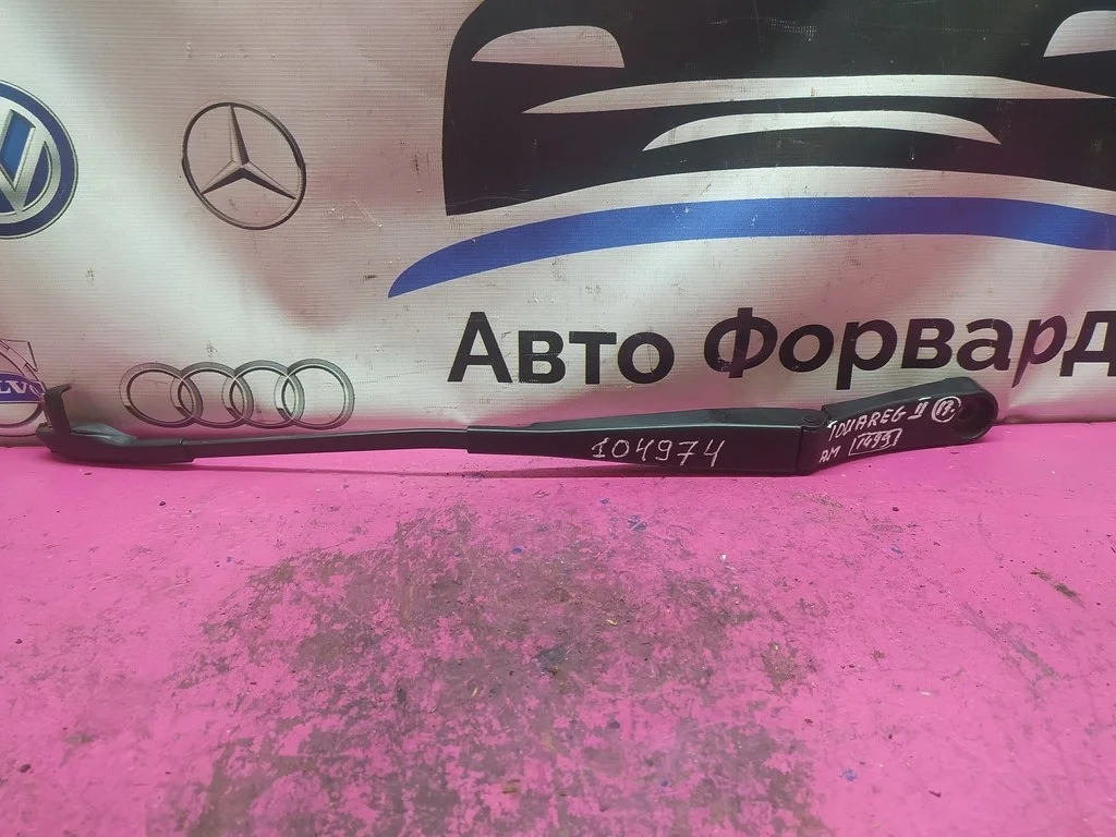 Поводок дворника левый VW Touareg 2 2010-2018