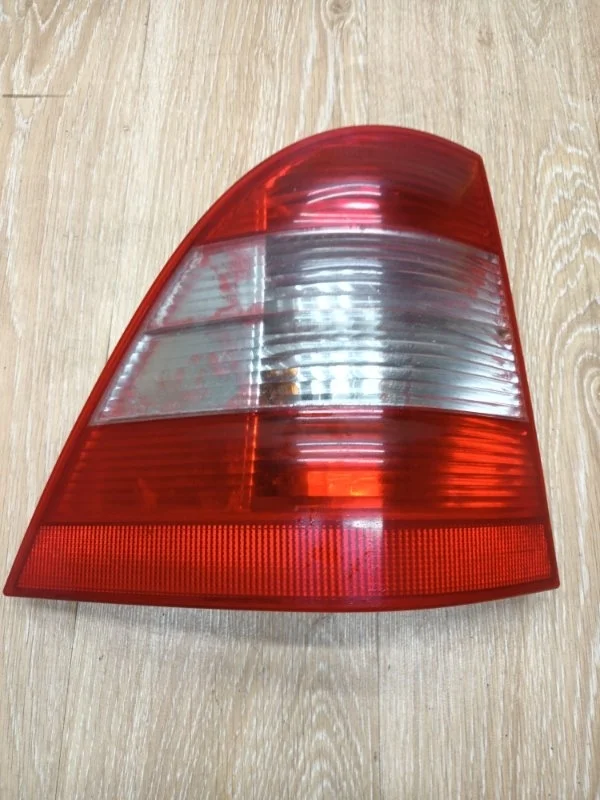 Задний фонарь Mercedes ML W163