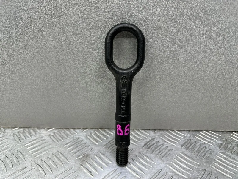 Крюк буксировочный Volkswagen Passat B6