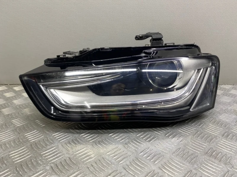 Фара ксенон Audi A4 B8