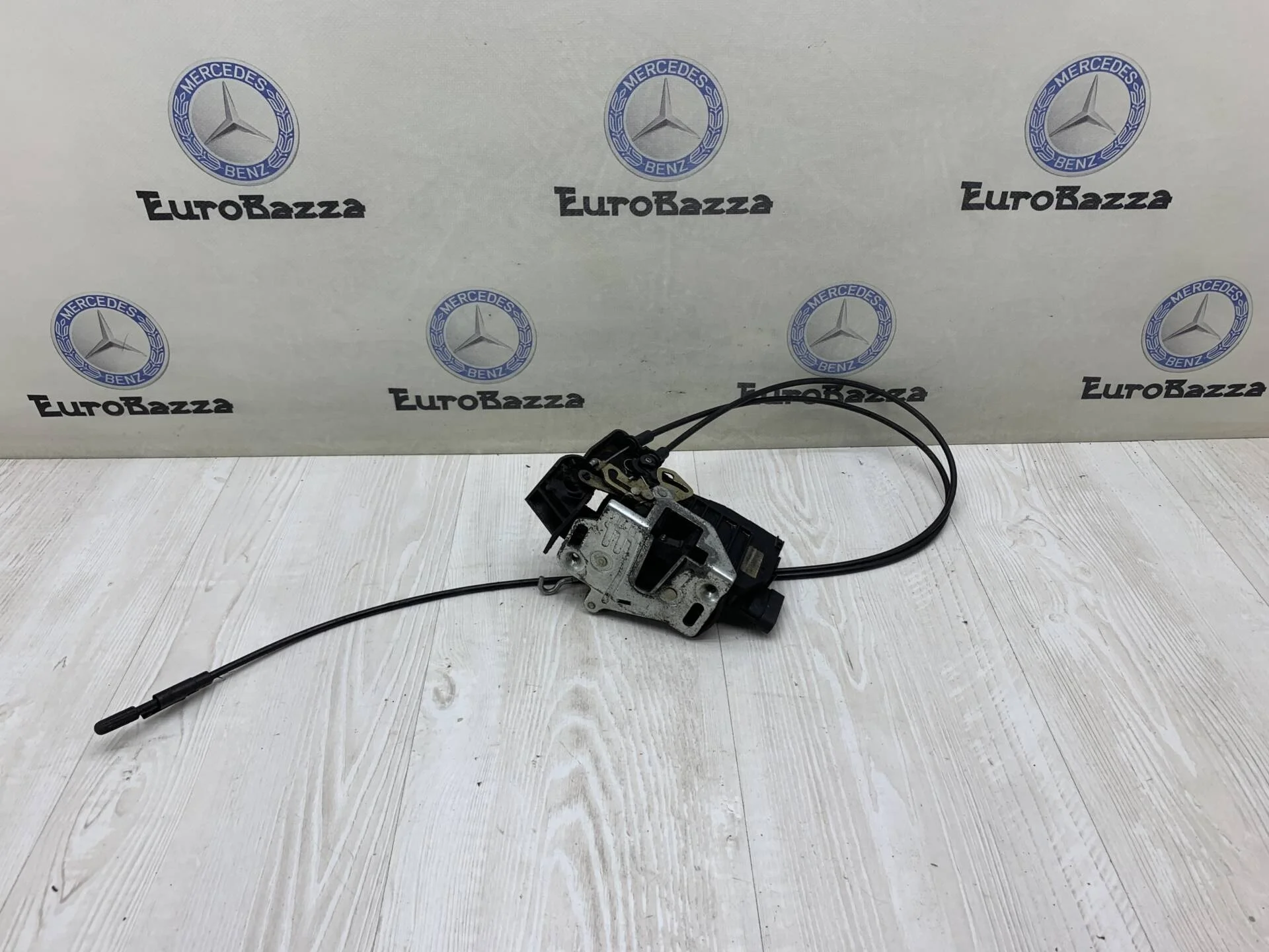 Замок двери задней левой Mercedes W163