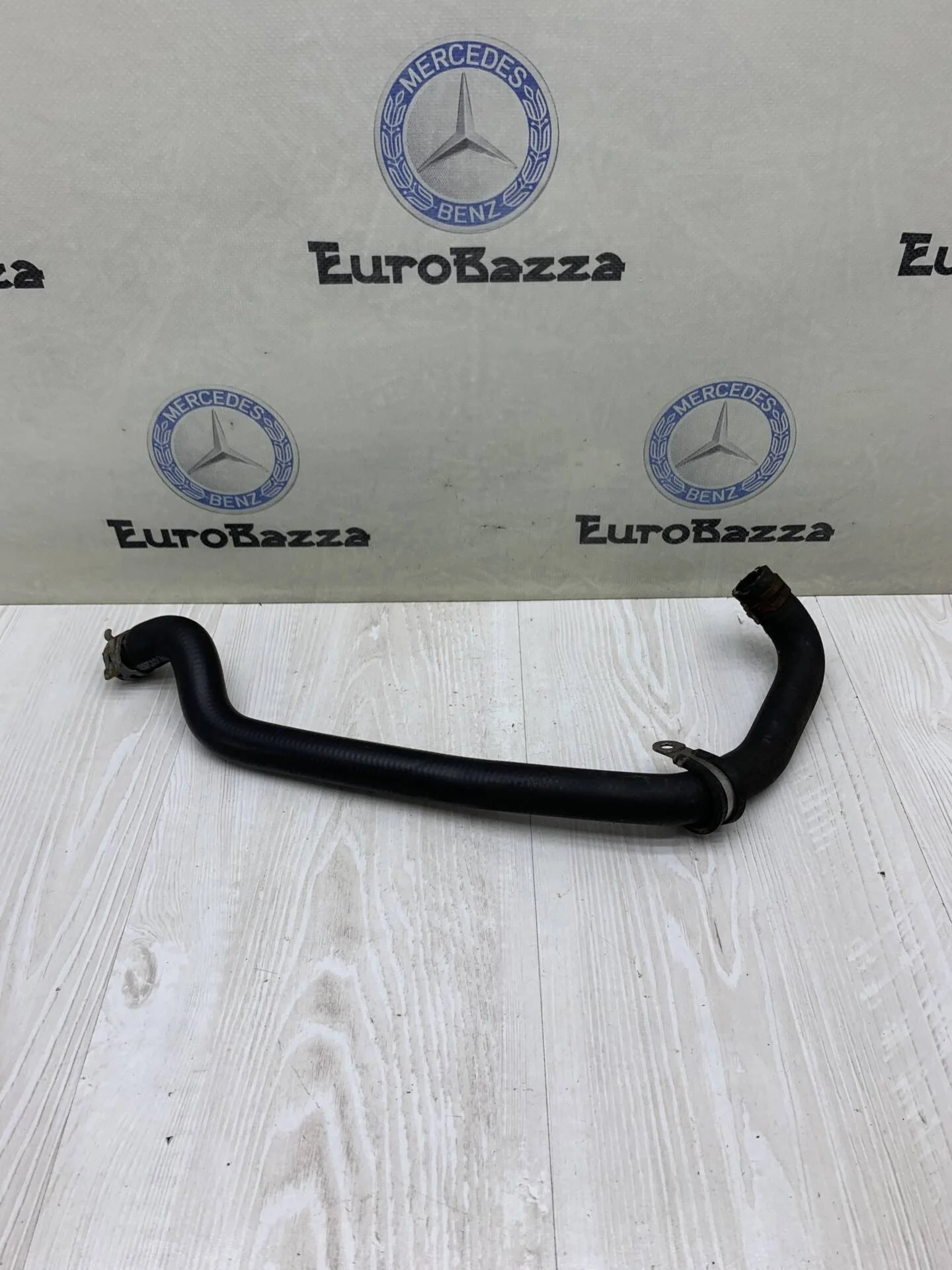 Патрубок системы охлаждения Mercedes W211