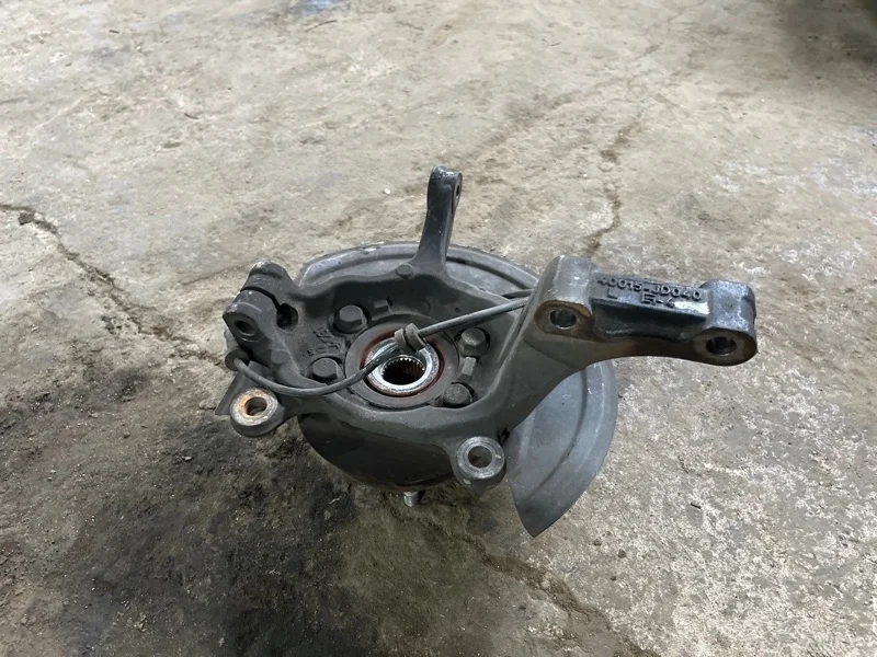 Кулак поворотный Nissan Qashqai 2011 J10E