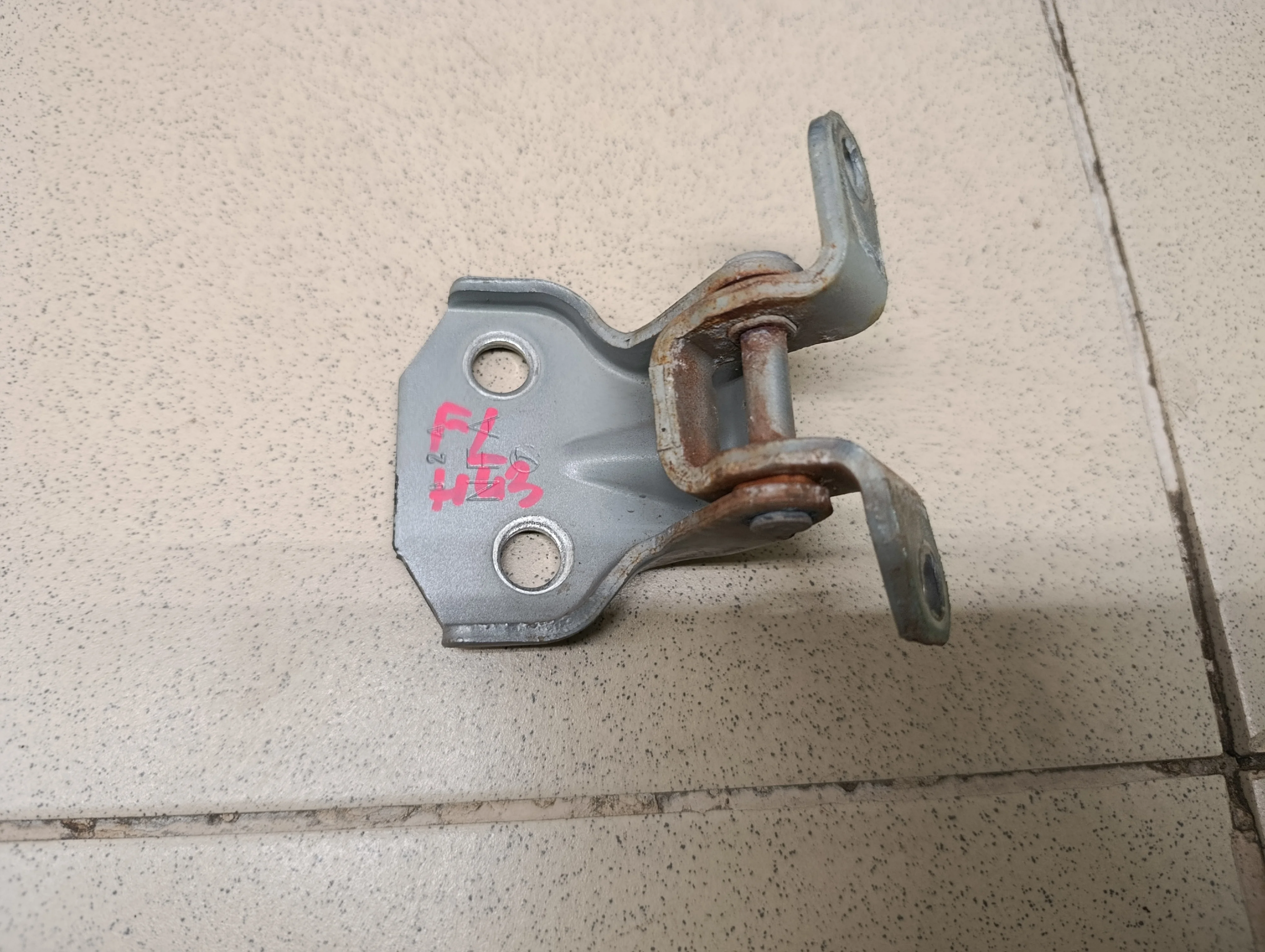 Петля двери передней Forester (S11) 2002-2007