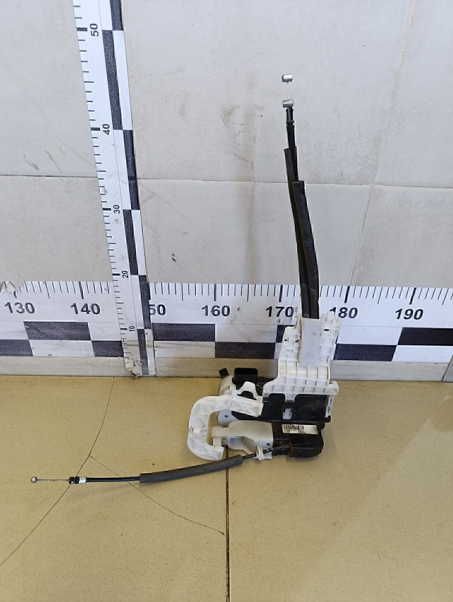 Замок двери передней правой ix35/Tucson 2010-2015