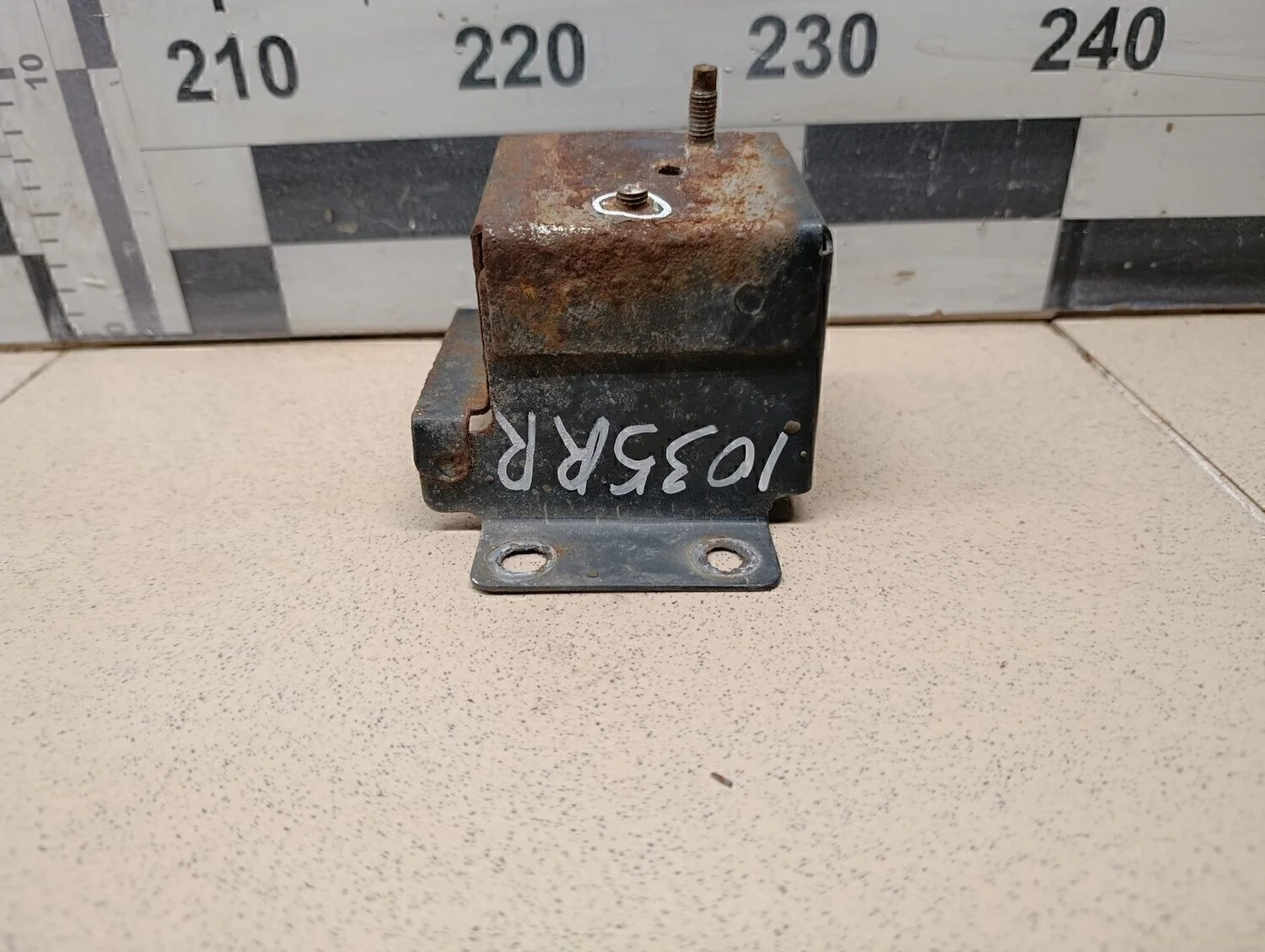 Кронштейн усилителя заднего бампера правый Almera Classic (B10) 2006-2013