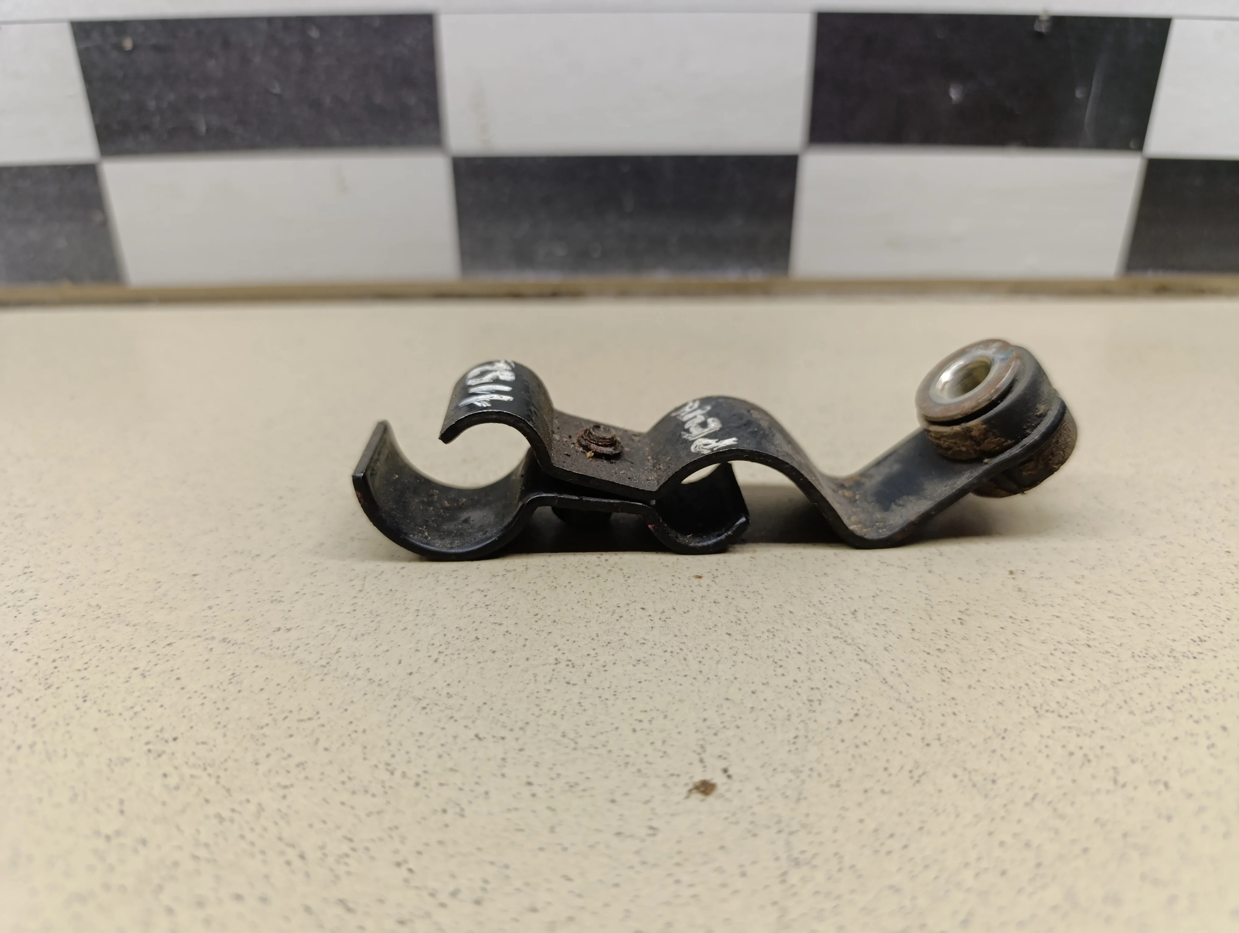 Кронштейн (сопут. товар) LX 570