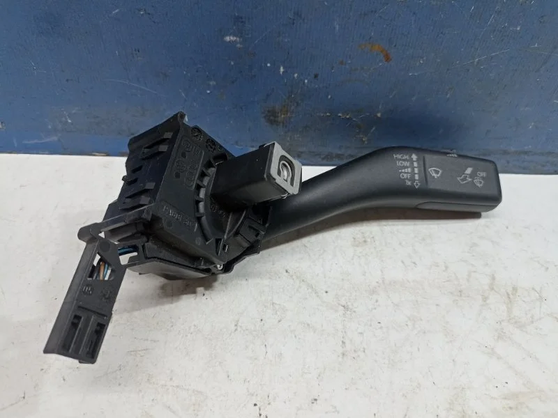 Подрулевой переключатель дворников Skoda Octavia A5 2012 1K0953519K 1Z