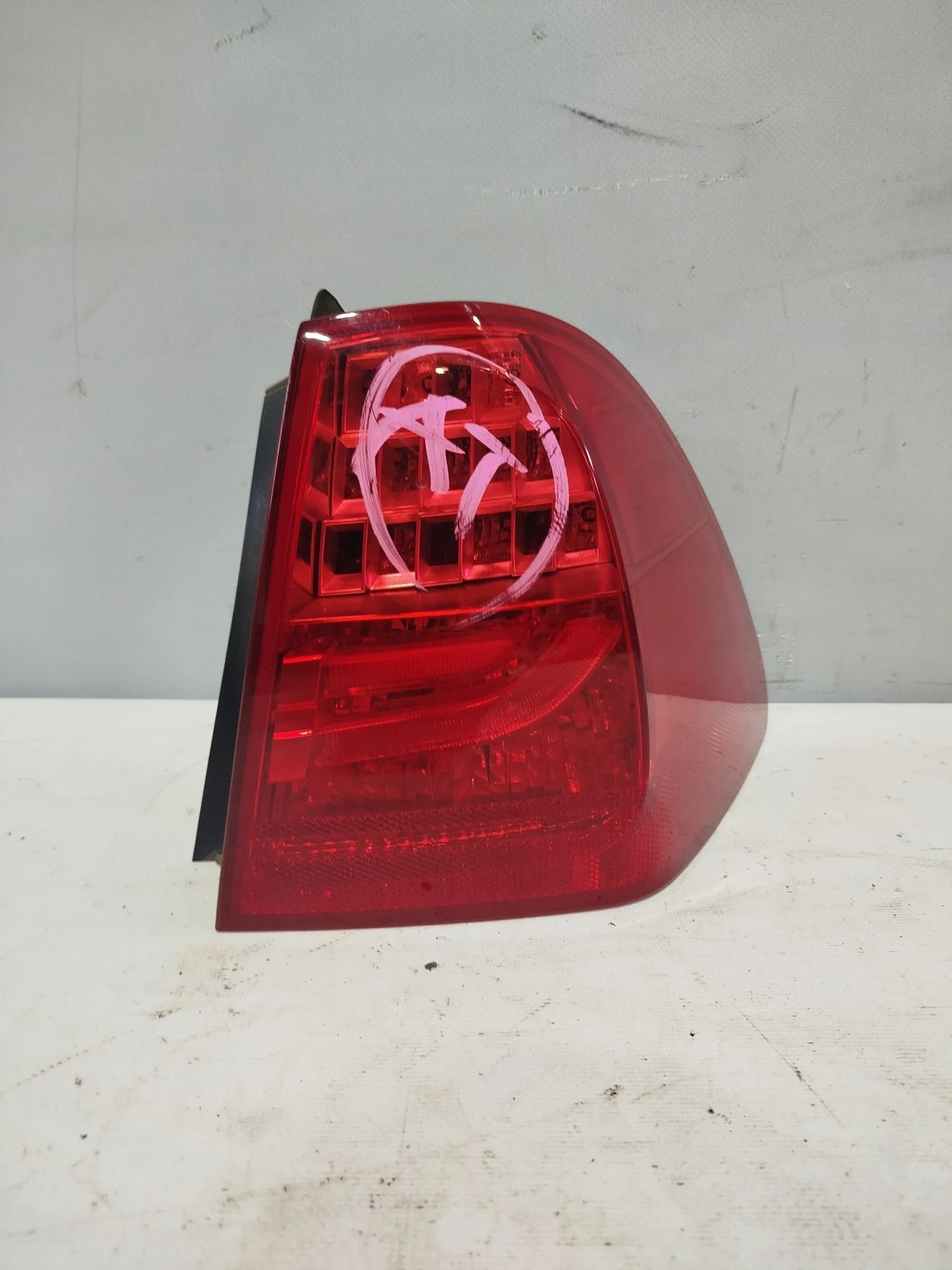 ФОНАРЬ BMW ПРАВО 63217289432 NA7672