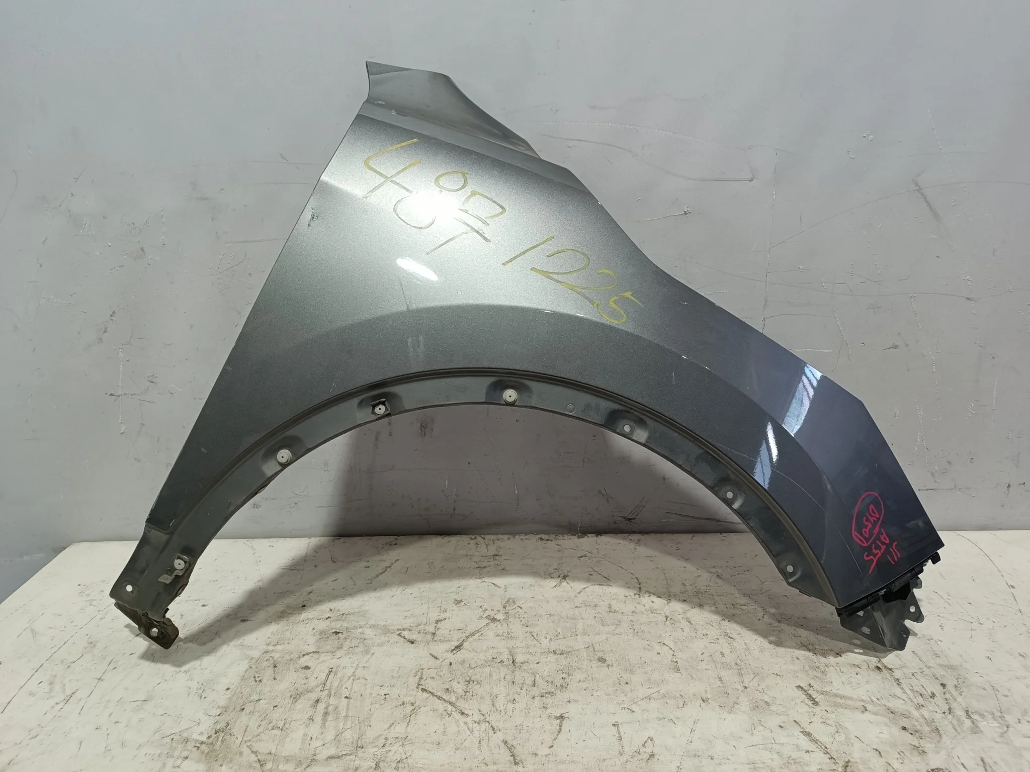 КРЫЛО NISSAN F3100BM9MA ПЕРЕД ПРАВО серебро DY501