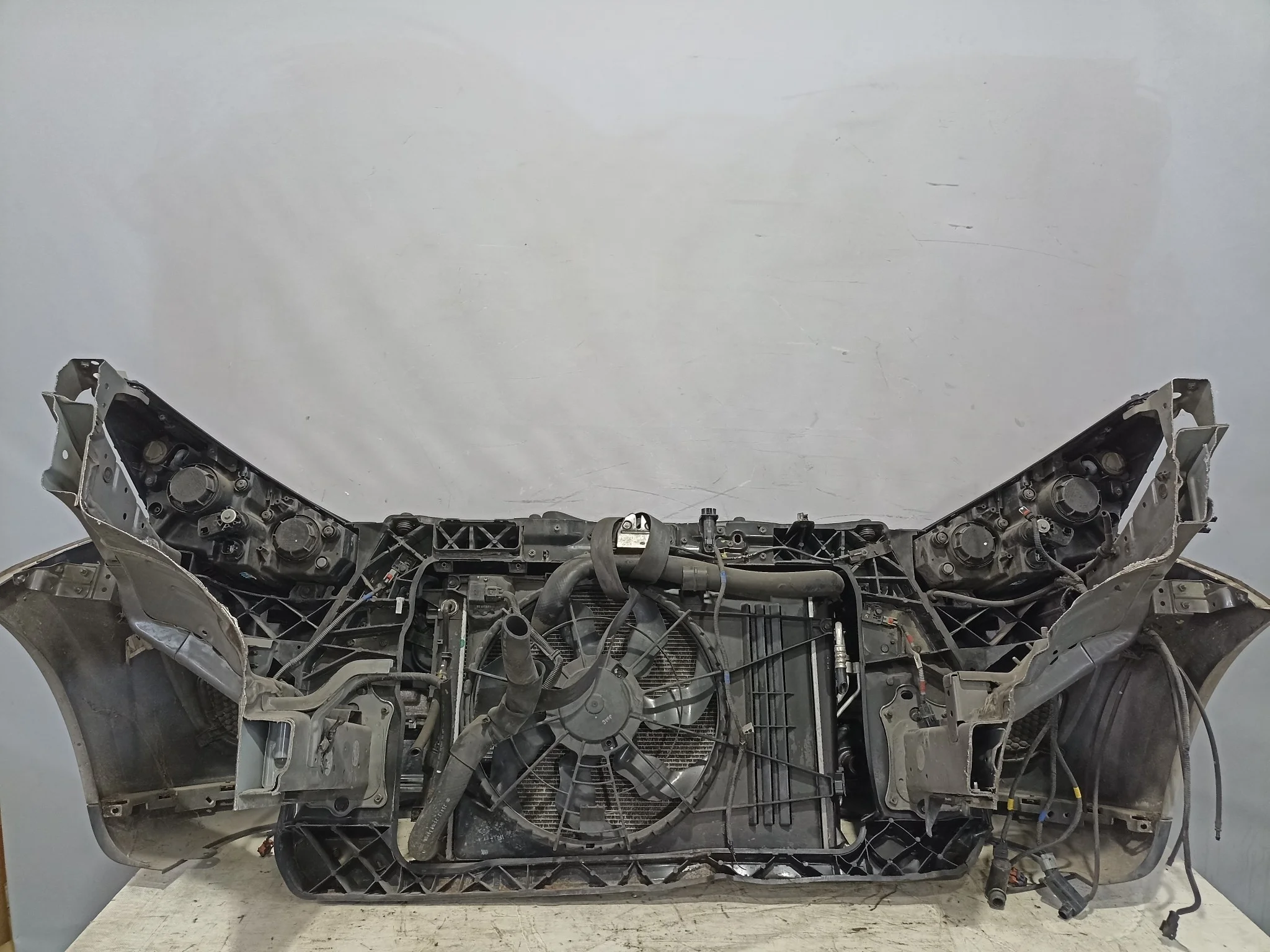 NOSECUT HYUNDAI IX35 TUCSON LM 1 МОДЕЛЬ 865112Y000 серебро DY5256