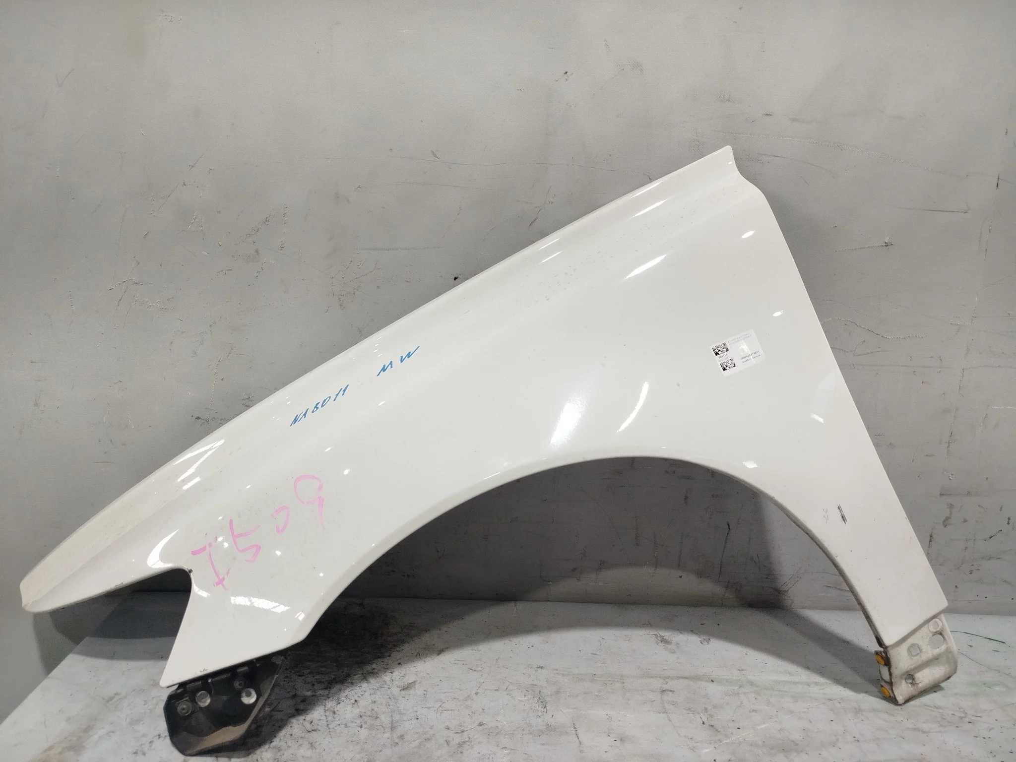 КРЫЛО VOLVO 31297540 ПЕРЕД ЛЕВО белый NA8011