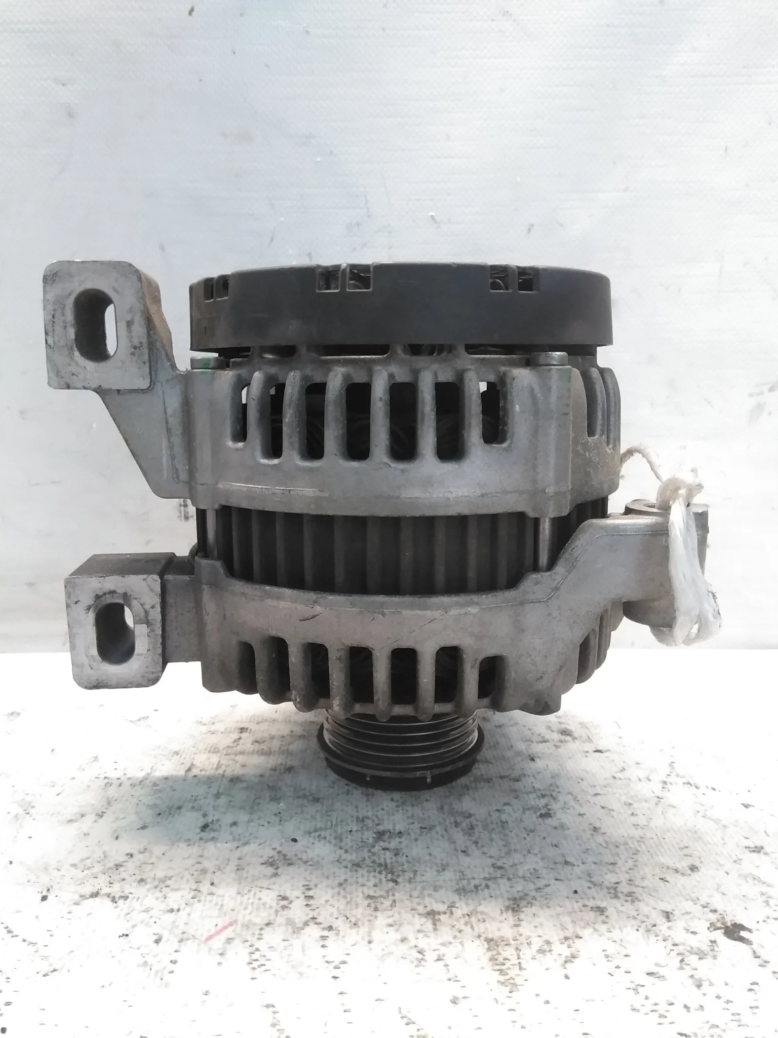 ГЕНЕРАТОР FORD VOLVO ... D5204T5 D5204T6 D5244T13 D5244T8 HYDB ... KUGA S40 V40 V50 XC60 ... MC MK MS MW VW 30773111 2 КОНТАКТА 150A 12V D4198