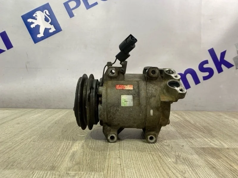 Компрессор кондиционера Mitsubishi L200 2009