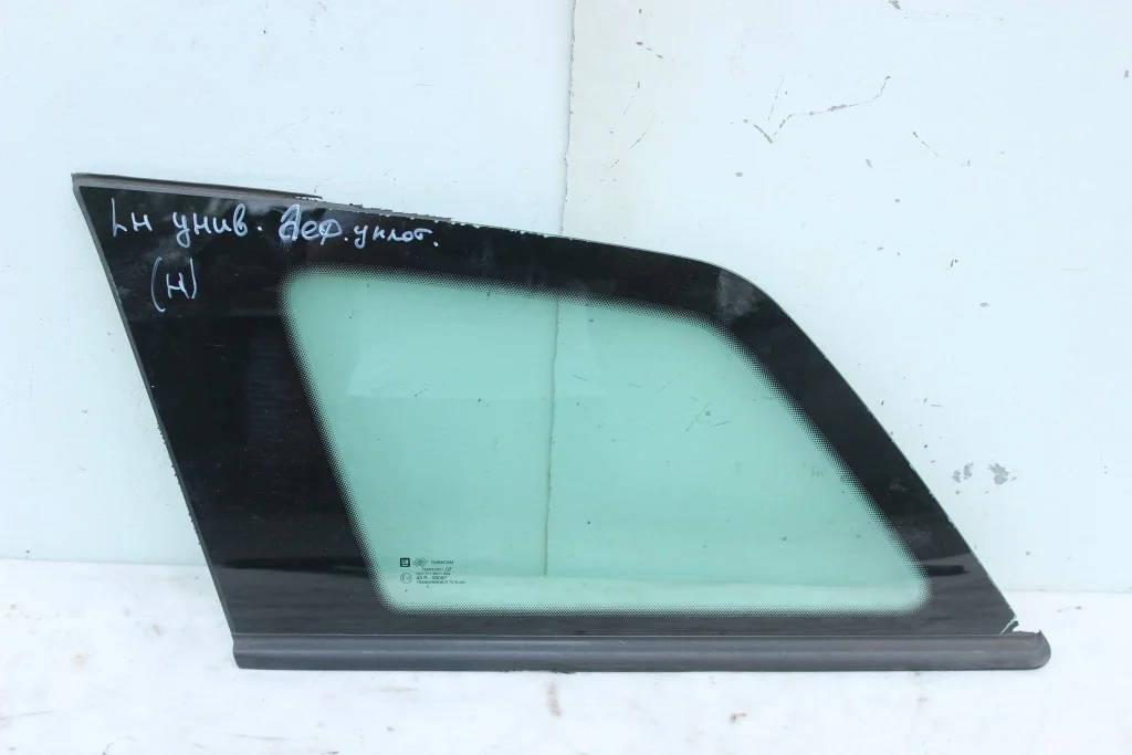 Форточка задняя левая универсал Opel Astra H