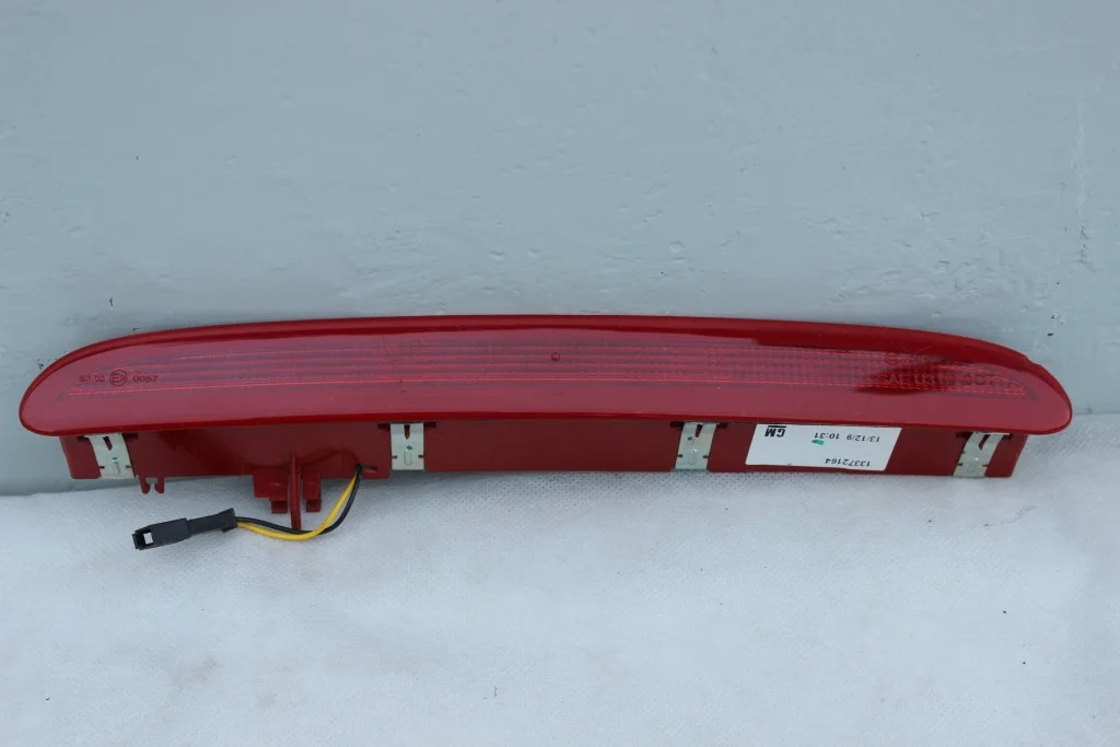 Дополнительный стоп-сигнал 3,5 дв. Opel Astra J