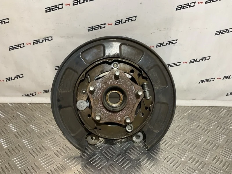 Кулак Suzuki Grand Vitara 2009 4615079K00 JT 2.4, задний левый