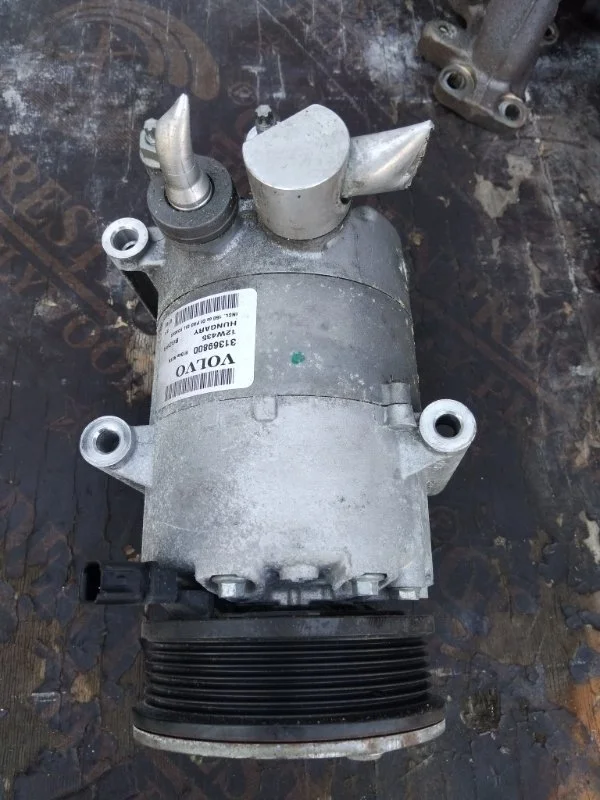 Компрессор кондиционера Volvo V40 2012-2016