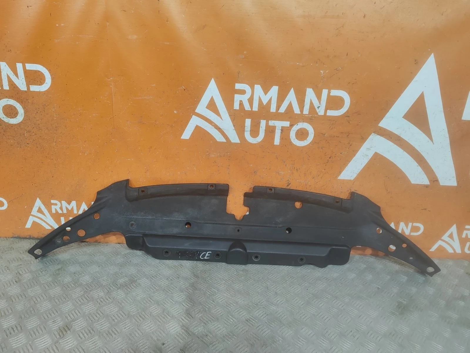 Кожух замка капота Toyota Land Cruiser Prado 2009-2013 150