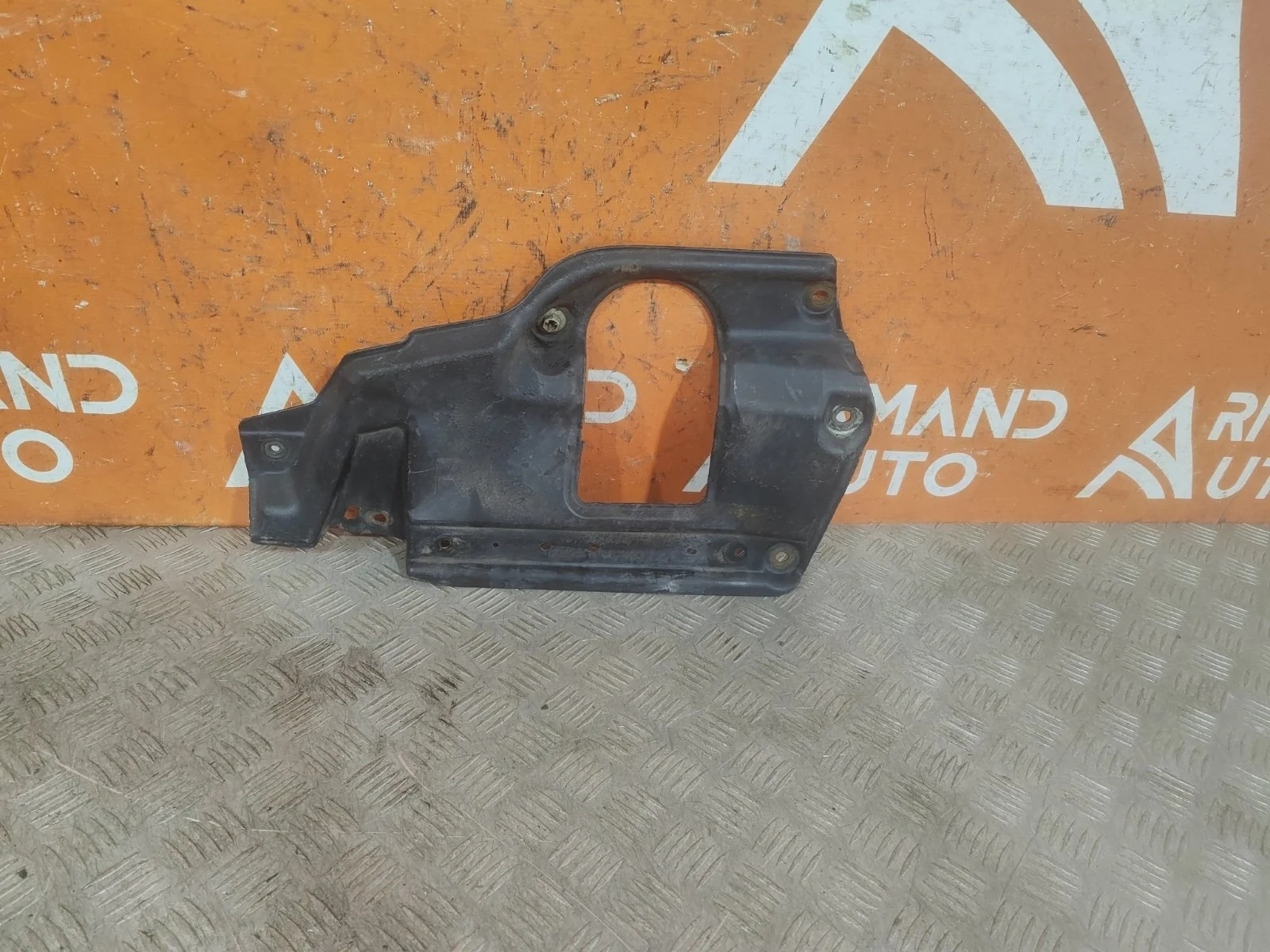 Пыльник бампера Toyota Land Cruiser 2007-2021