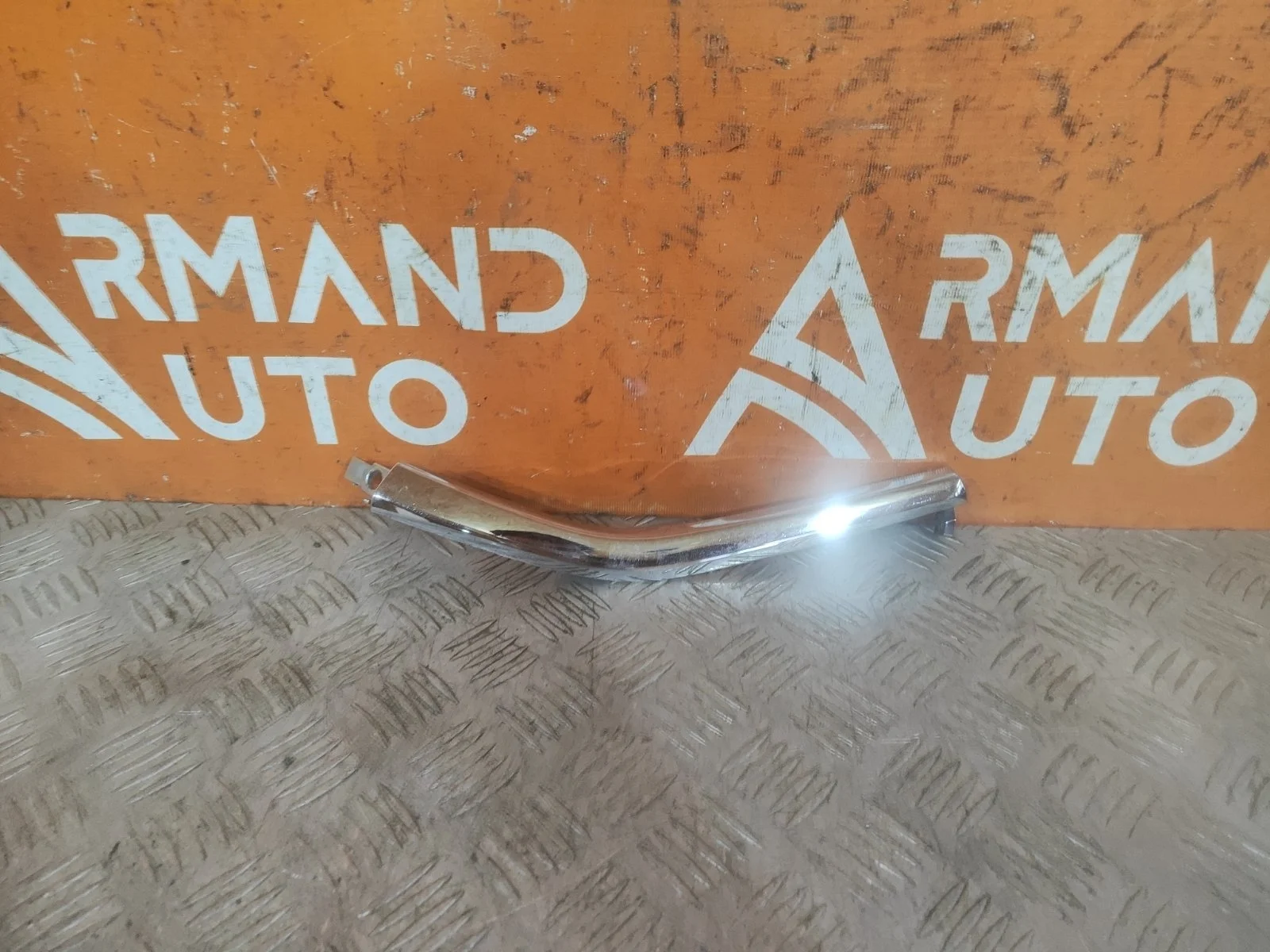 Накладка бампера верхняя Mitsubishi Outlander 2015-нв 3