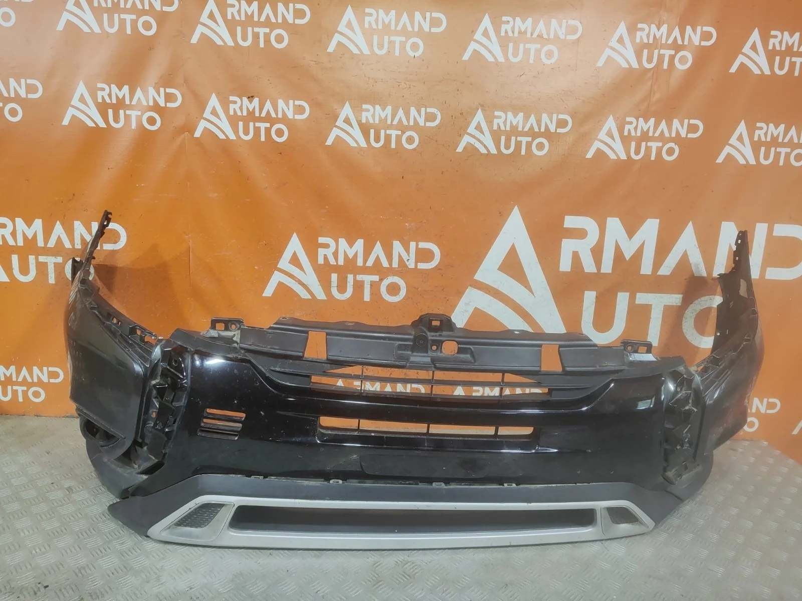 Бампер Mitsubishi Outlander 2018-нв 3